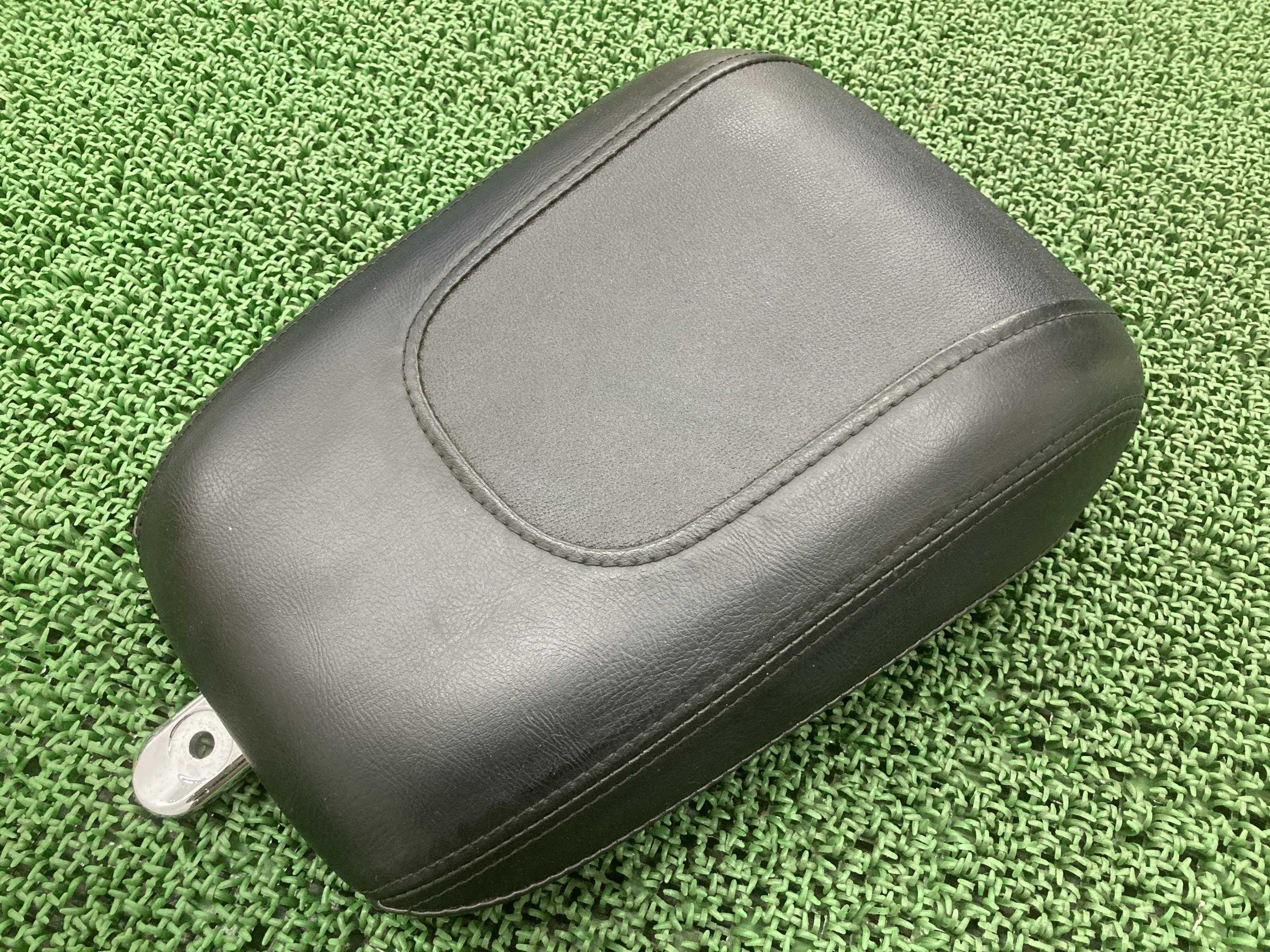 FLFB1750 タンデムシート 52400160 ハーレー 純正 バイク 部品 ソフテイル ファットボーイ M8 リアシート 車検 Genuine 【中古】 zC｜ティーエスパーツ　店