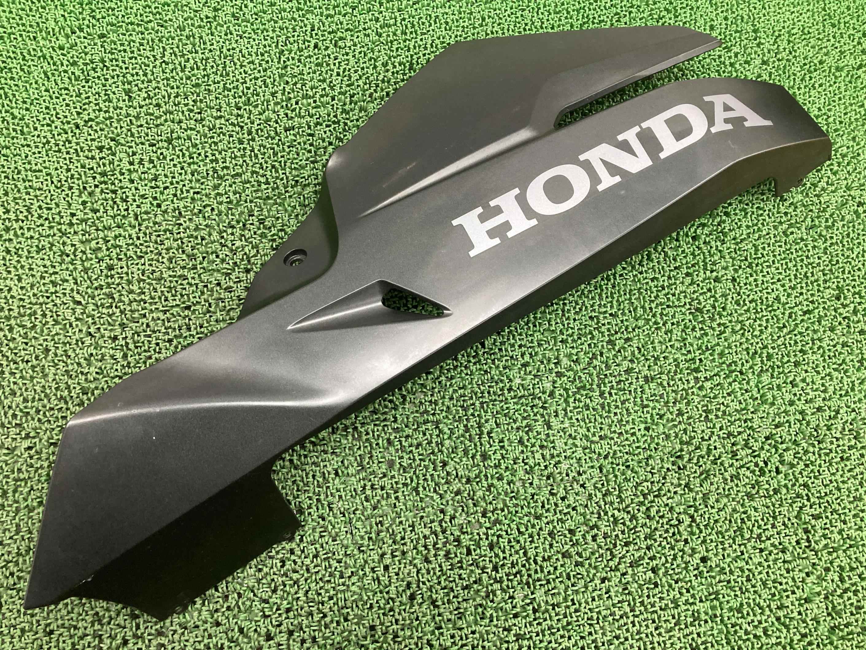 CBR250RR アンダーカウル 右 ガンM ホンダ 純正 バイク 部品 MC51 割れ欠け無し 品薄 希少品 車検 Genuine 【中古】 45