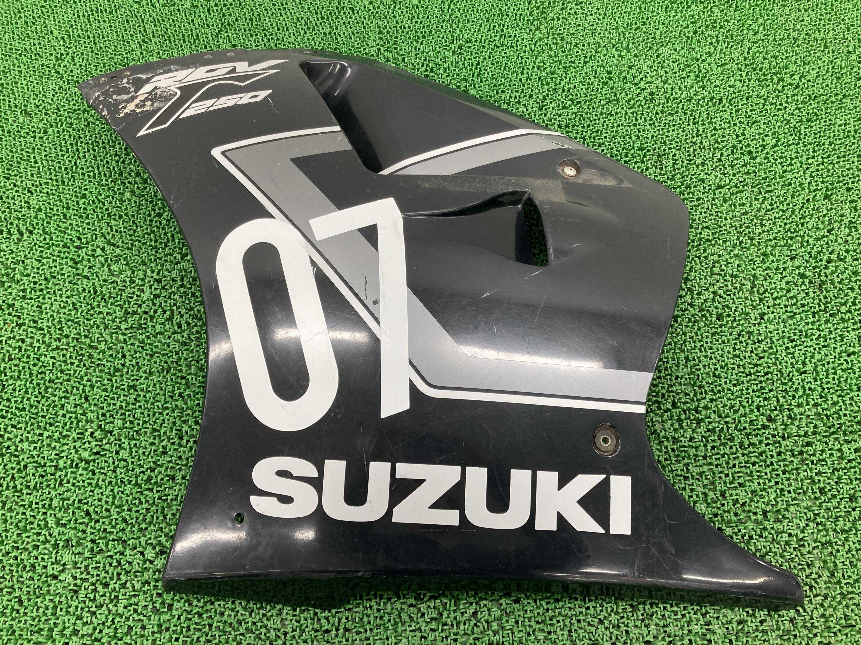 RGV250ガンマ サイドカウル 左 黒 スズキ 純正 バイク 部品 VJ21A ペイント素材に 割れ欠け無し 品薄 希少品 車検 Genuine 【中古】 1｜ティーエスパーツ　店 15,800円