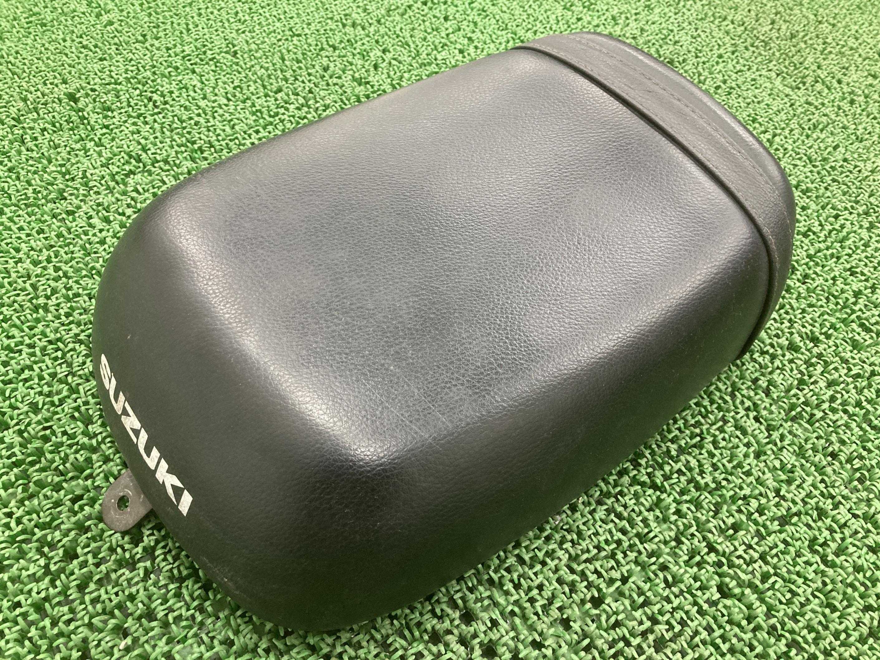 ST250 タンデムシート スズキ 純正 バイク 部品 NJ4AA シートバンド 修復素材やカスタム素材に 品薄 希少品 車検 Genuine 【中古】 83|ティーエスパーツ 店