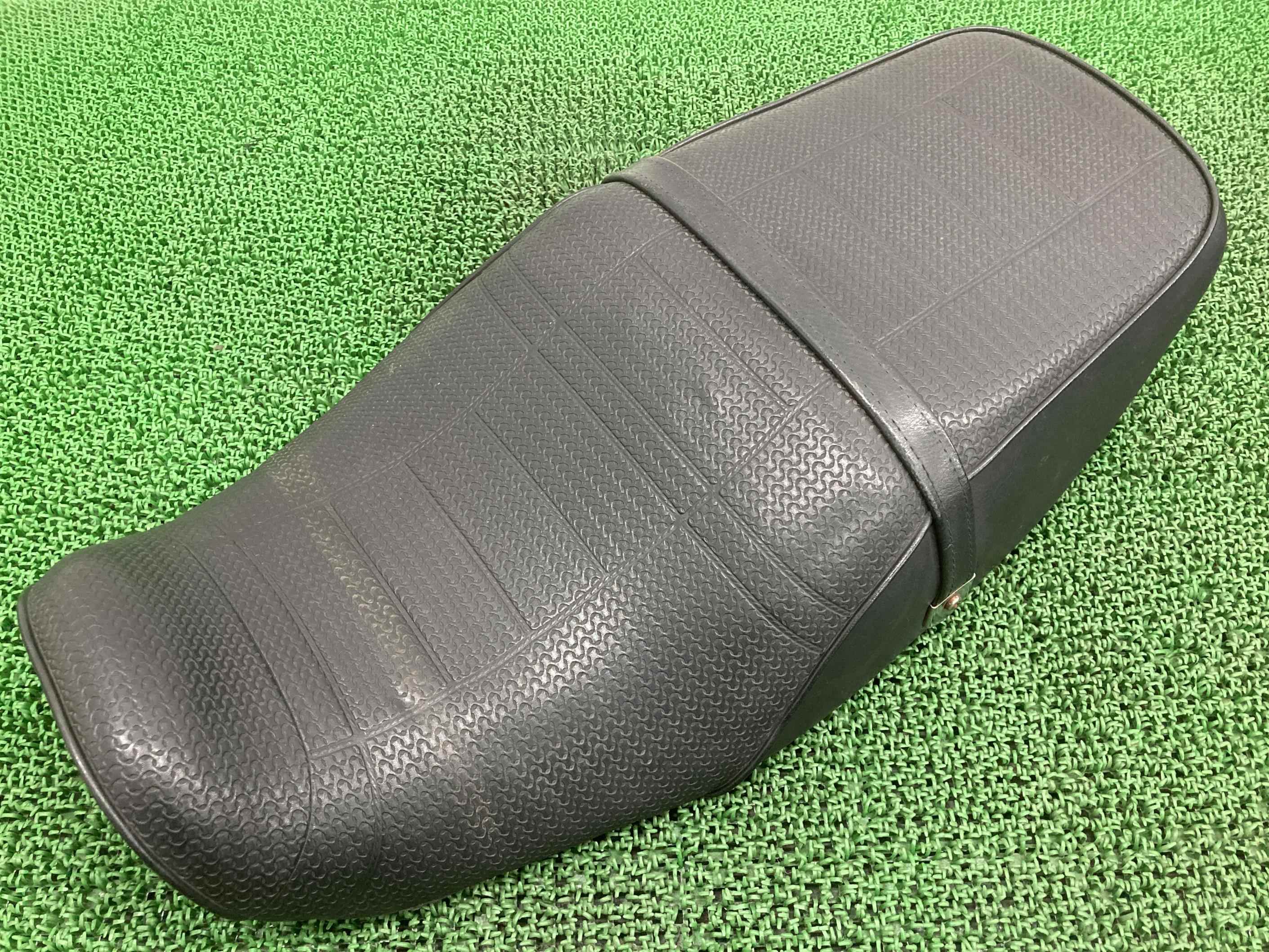 ZRX400 シート カワサキ 純正 バイク 部品 ZR400E シートバンド 修復素材や張替ベースに 品薄 希少品 車検 Genuine 【中古】 12|ティーエスパーツ 店