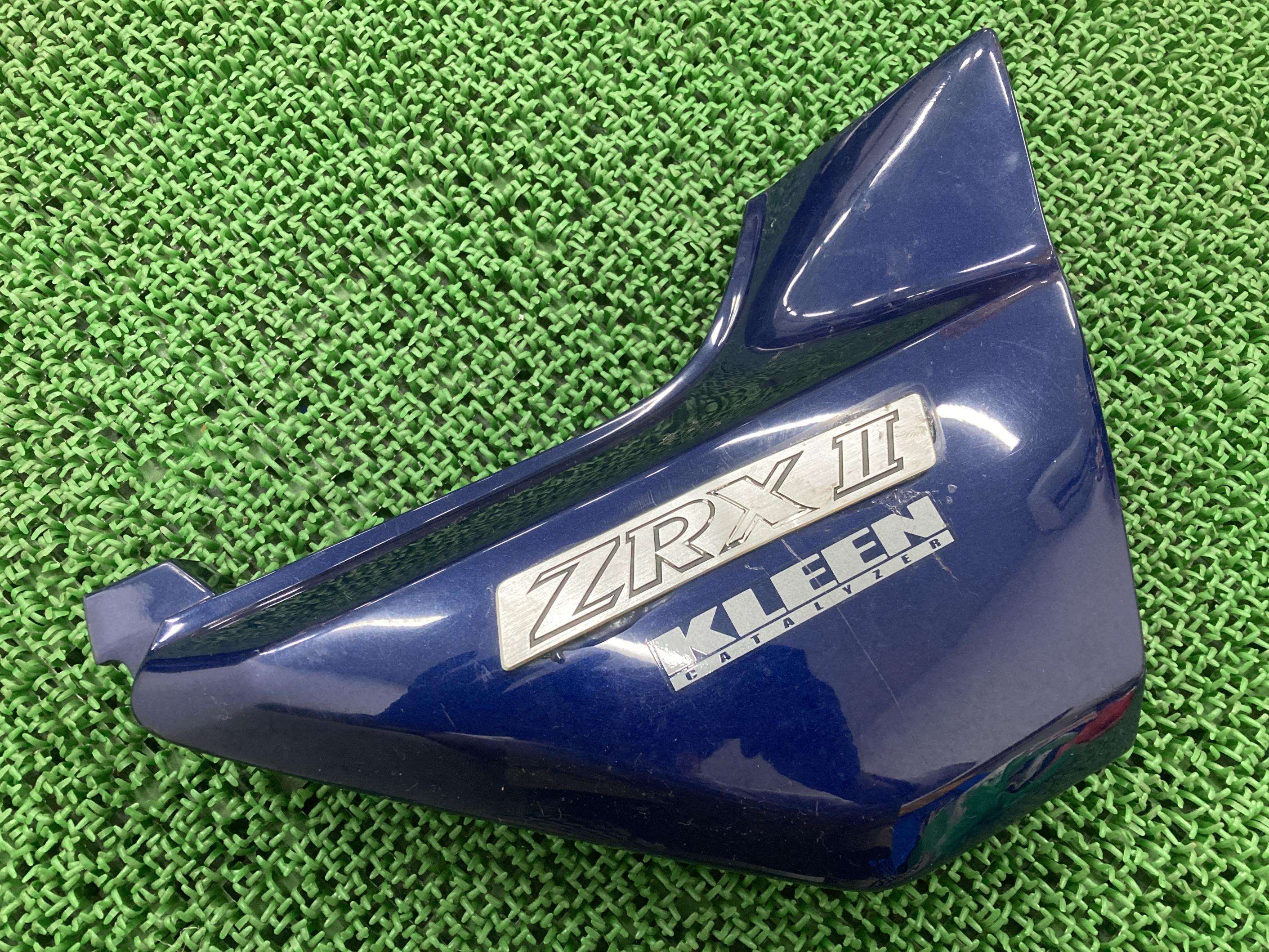 ZRX-II サイドカバー 右 紺M カワサキ 純正 バイク 部品 ZR400F ZRX-2 エンブレム カスタム素材に 割れ欠け無し 車検 Genuine 【中古】 74