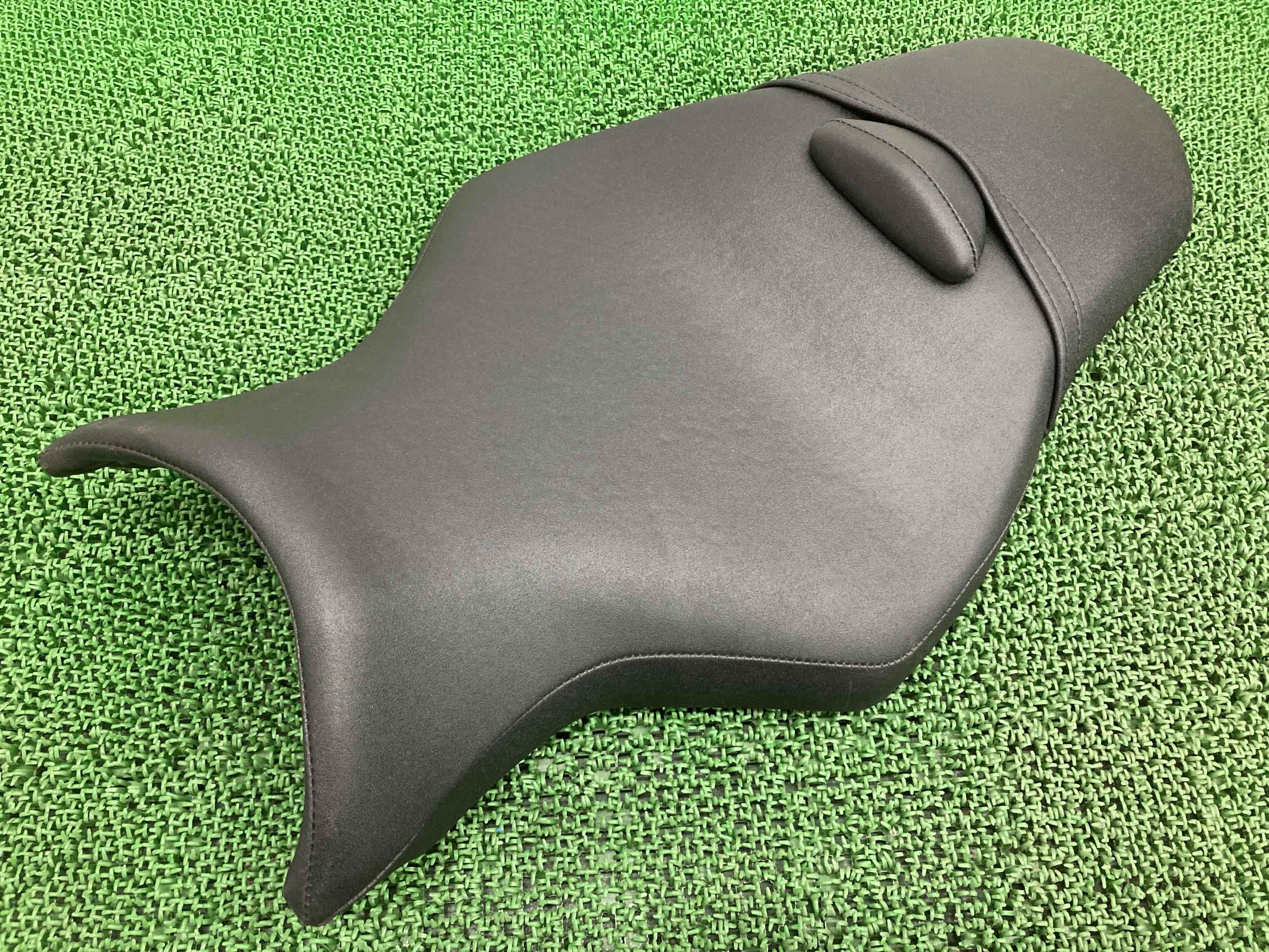 MT-10 シート ヤマハ 純正 バイク 部品 RN50J 破れ無し 品薄 希少品 安心ノーマル 車検 Genuine 【中古】 47|ティーエスパーツ 店