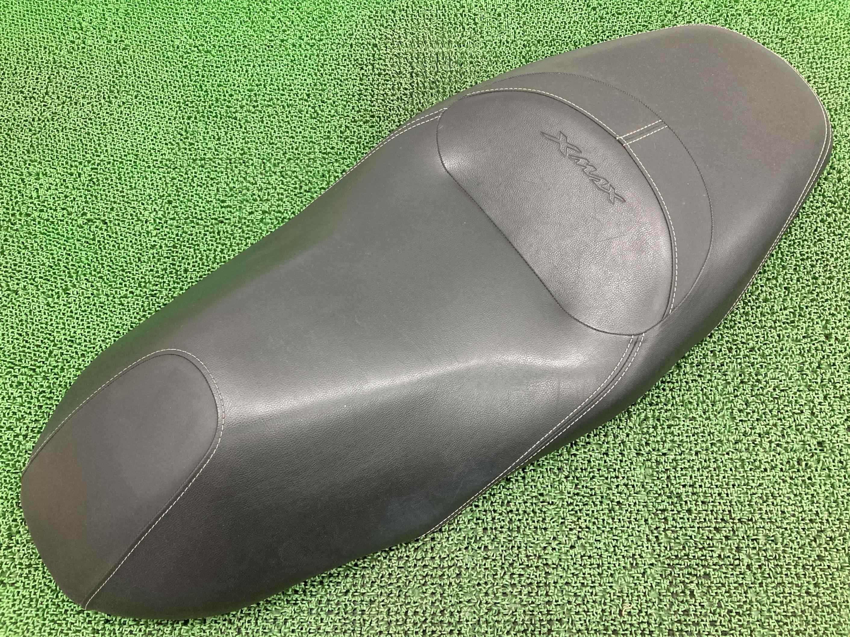 XMAXシートヤマハ純正バイク部品SG42J-MAXノーマルシート修復素材や張り替えベースに品薄希少品車検Genuine【中古】 45