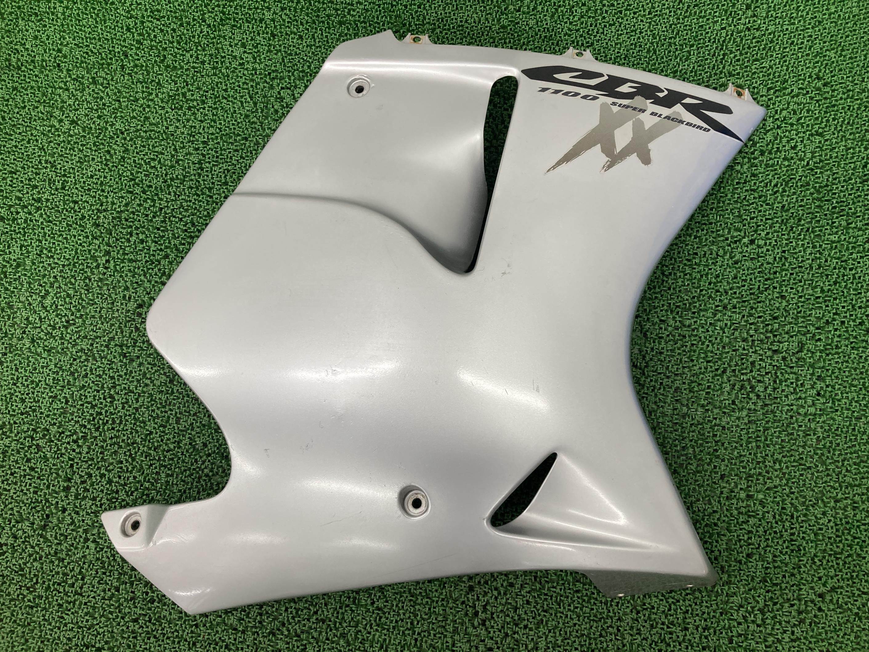 CBR1100XX サイドカウル 右 銀 ホンダ 純正 バイク 部品 SC35 スーパーブラックバード 品薄 希少品 ペイント素材に 車検 Genuine 【中古】 15｜ティーエスパーツ　店
