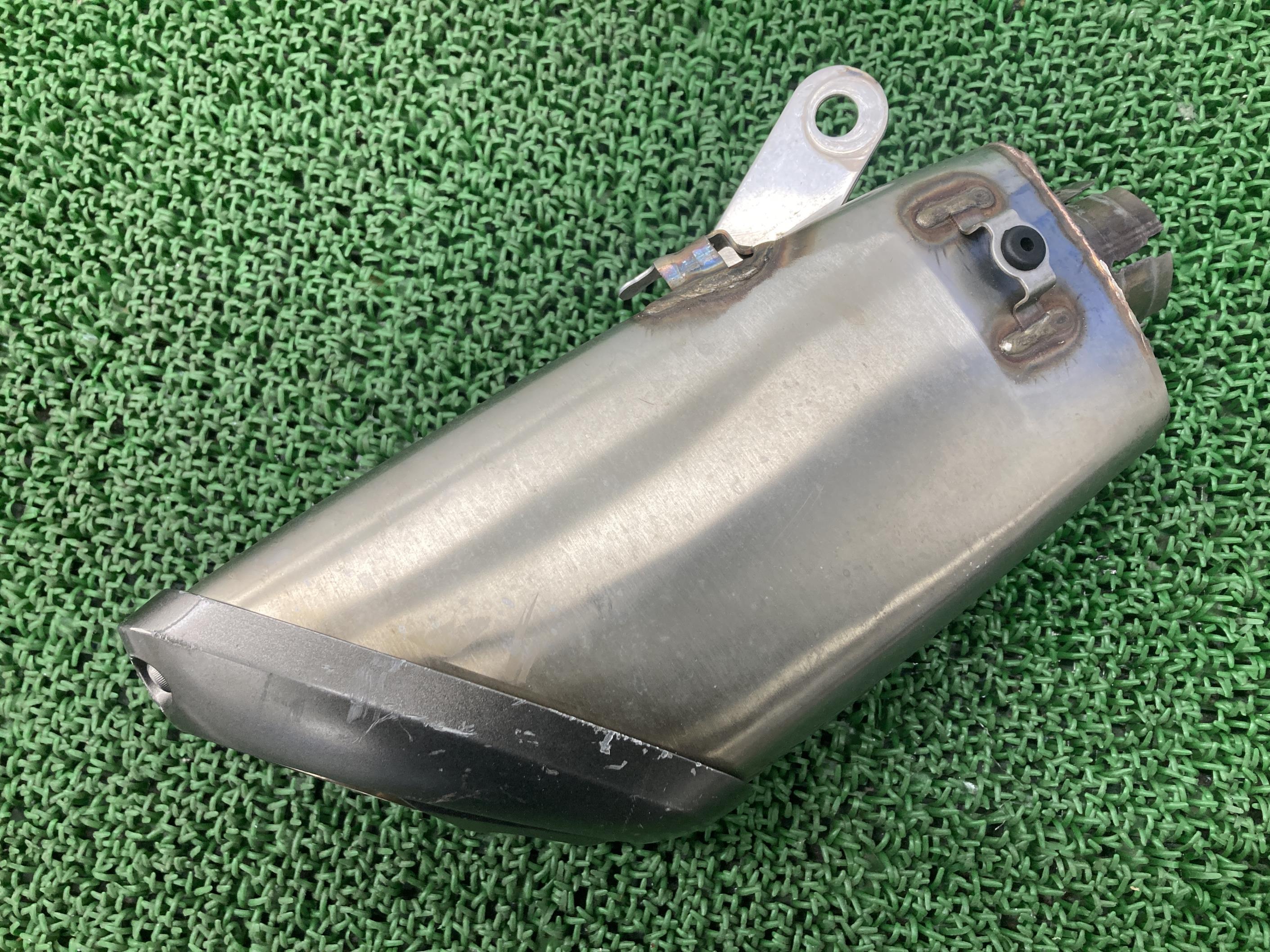 GSX-S1000F サイレンサーマフラー スズキ 純正 バイク 部品 GT79A コケキズ無し 品薄 希少品 車検 Genuine 【中古】 73｜ティーエスパーツ　店