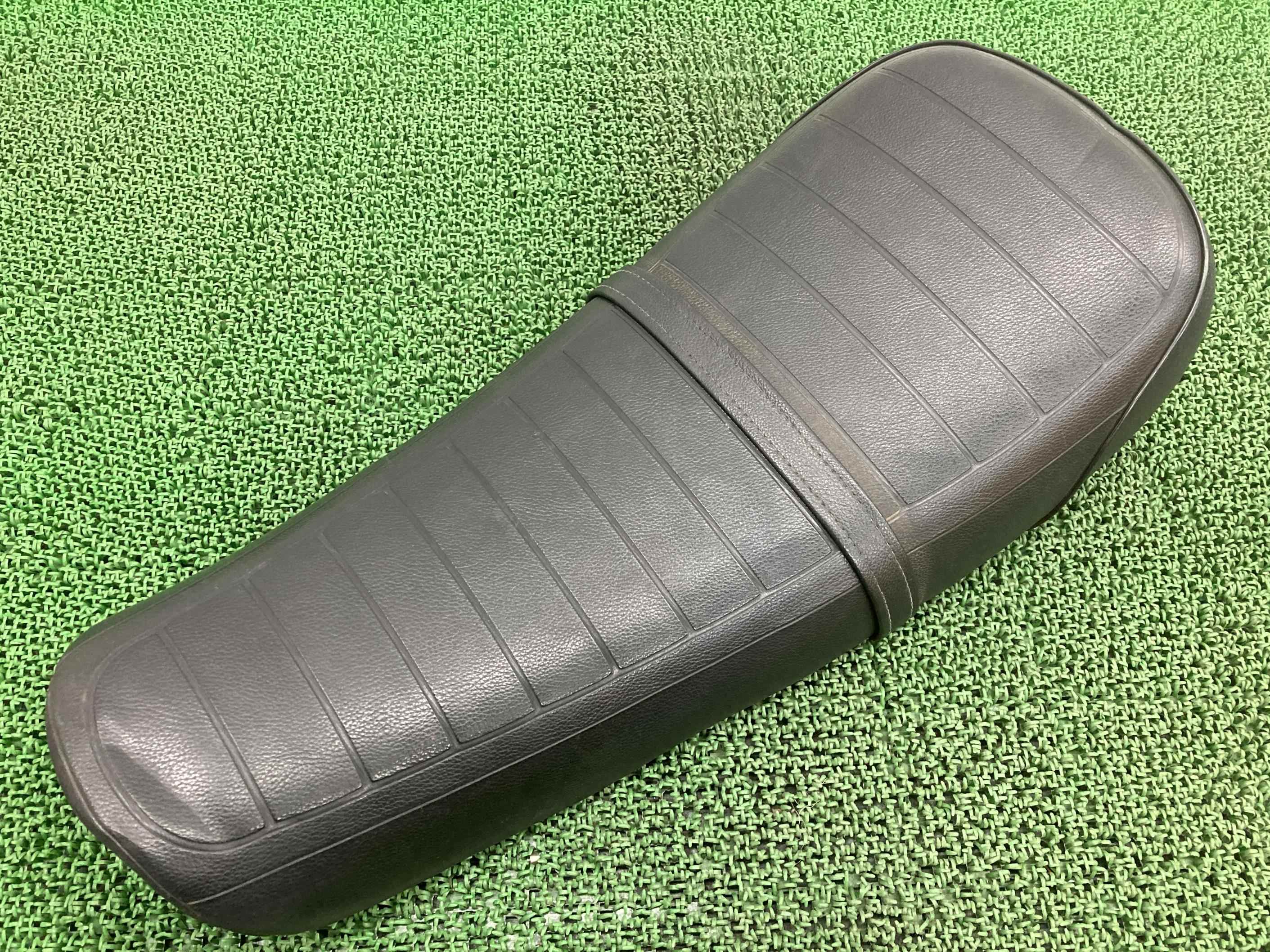 250TR シート カワサキ 純正 バイク 部品 BJ250F シートバンド 修復素材や張り替えベースに 品薄 希少品 車検 Genuine 【中古】 47｜ティーエスパーツ　店
