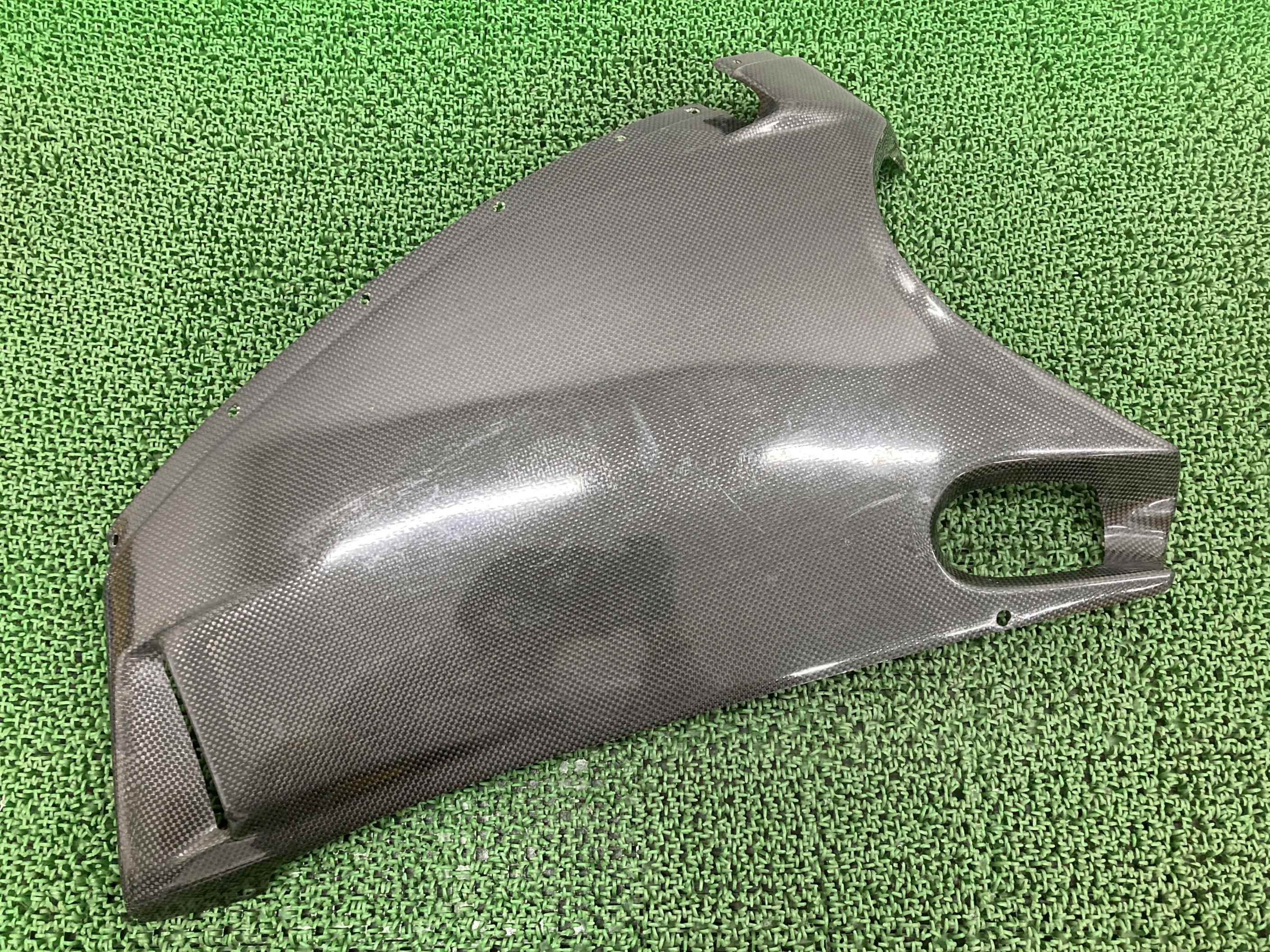916サイドカウル左社外バイク部品ドゥカティカーボンアンダーカウルストラーダタイプ割れ欠け無し品薄【中古】 31
