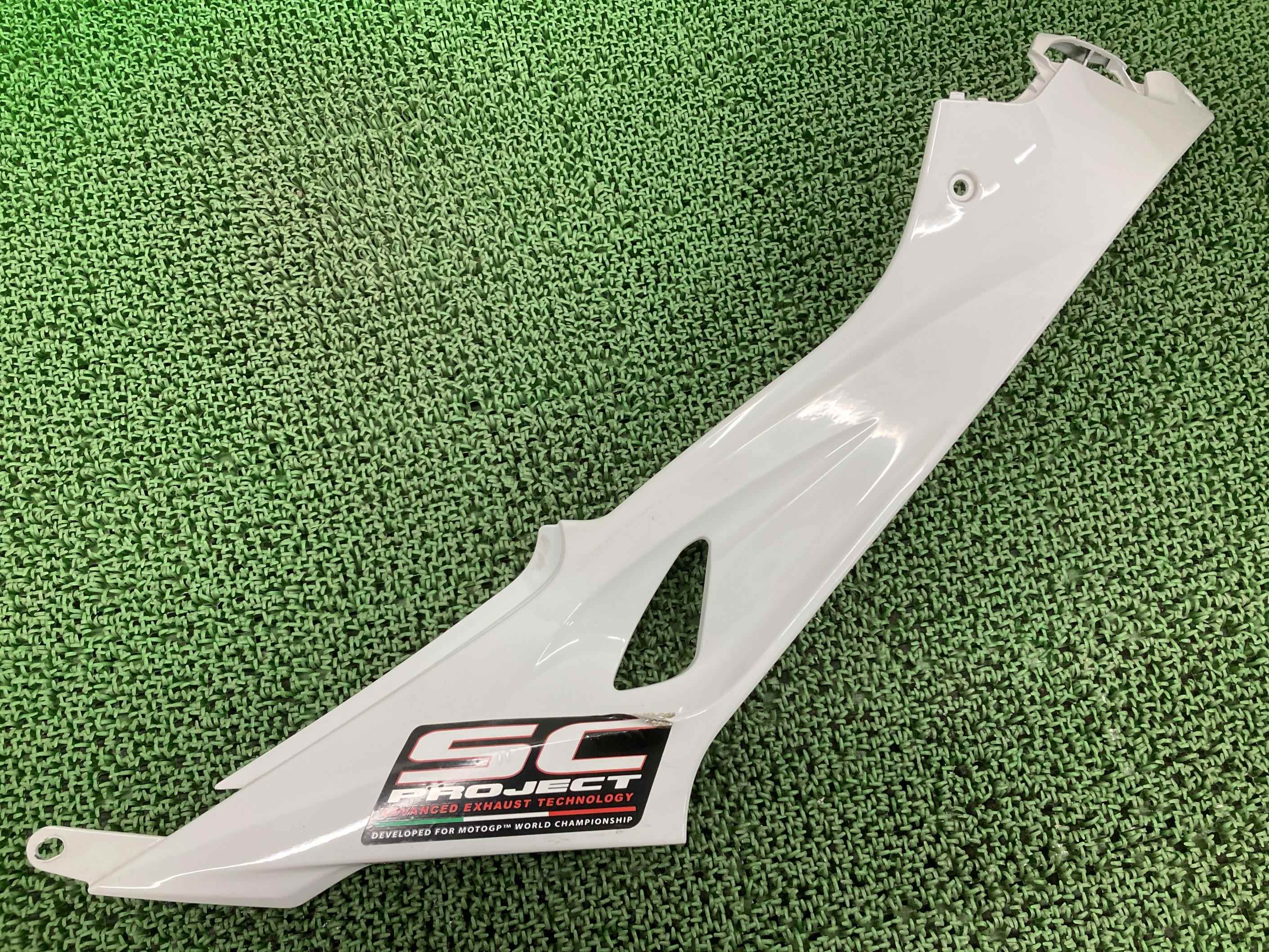 S1000RR タンクサイドカバー 右 白 BMW 純正 バイク 部品 サイドカウル 15～18年 割れ欠け無し 品薄 車検 Genuine 【中古】 17｜ティーエスパーツ　店 15,800円