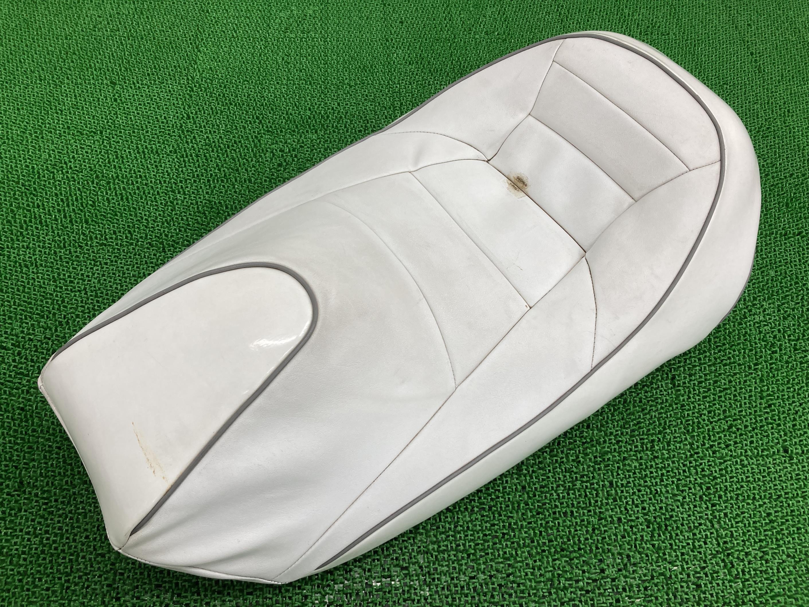 マジェスティ250フロントシートヤマハ純正バイク部品SG03JマジェスティC白シートカバー修復素材や張り替えベースに品薄希少品車検Genuine【中古】 0｜ティーエスパーツ　店