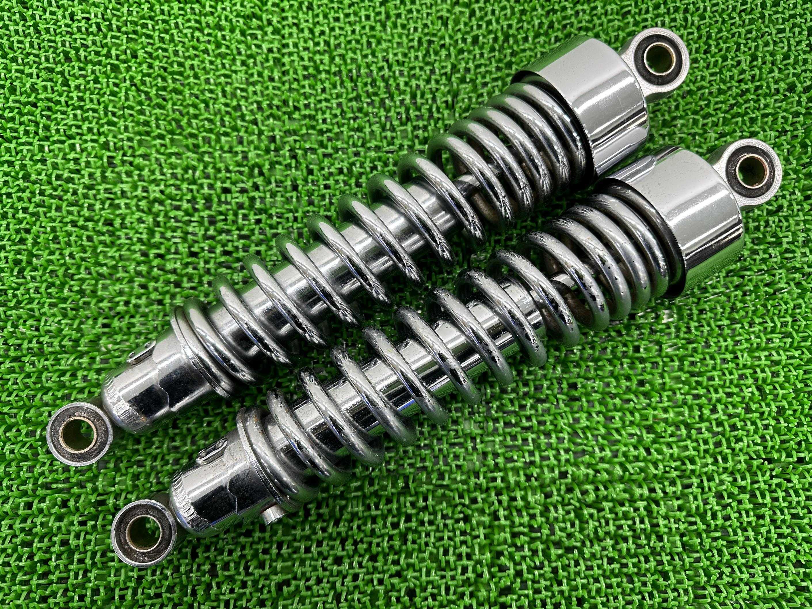 ボンネビルT100リアサスペンション左右SMTTJ9052G6260***トライアンフ(TRIUMPH)純正バイク部品トライアンフノーマルリアショックピッチ335mm曲がり無し品薄希少品車検Genuine【中古】 1