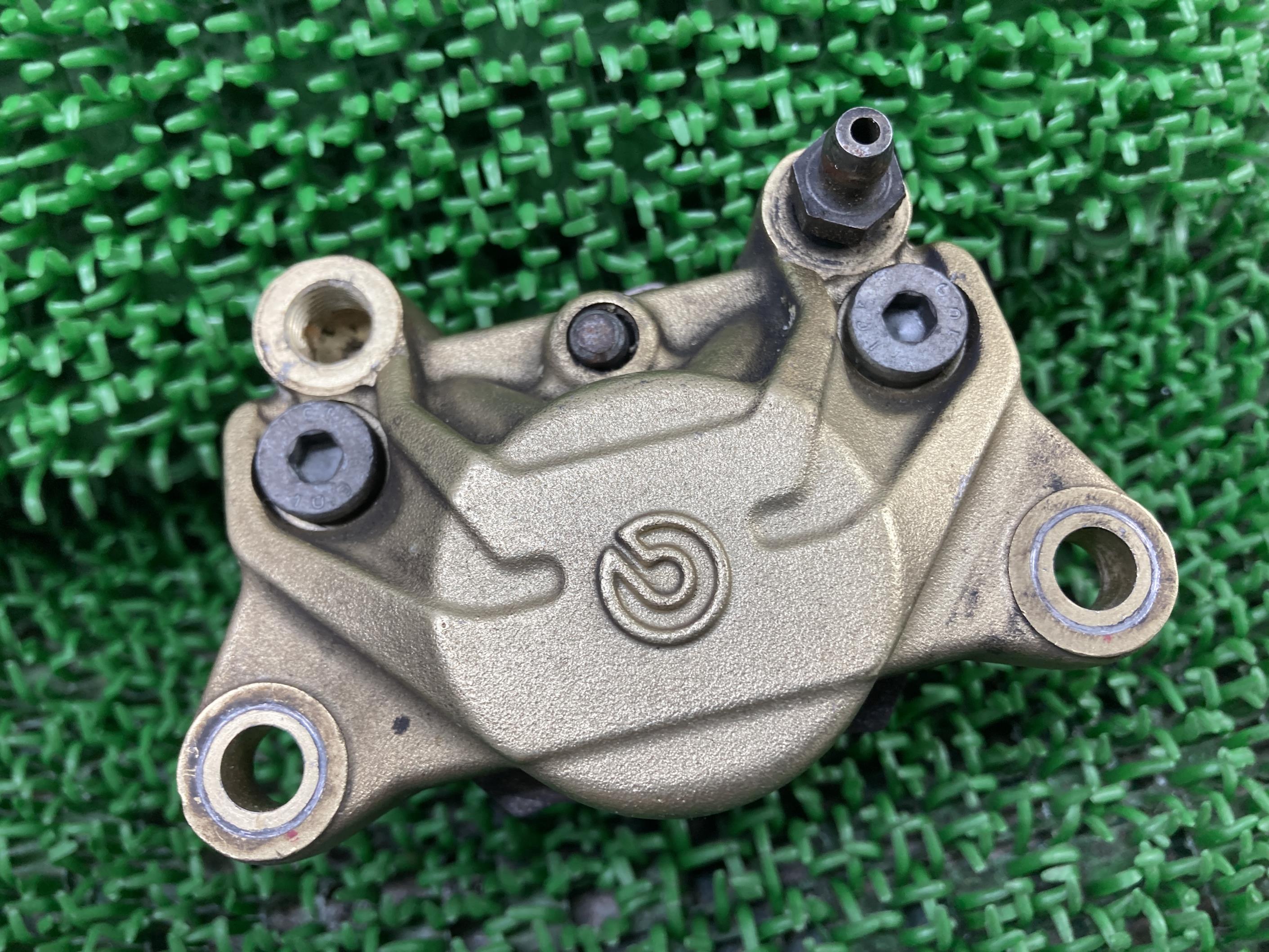 ブレンボ製CB1300SFX-4リアブレーキキャリパーCB1300SF/X-4社外バイク部品SC40SC38X4Bremboピッチ83mm割れ欠け無し【中古】 85｜ティーエスパーツ　店