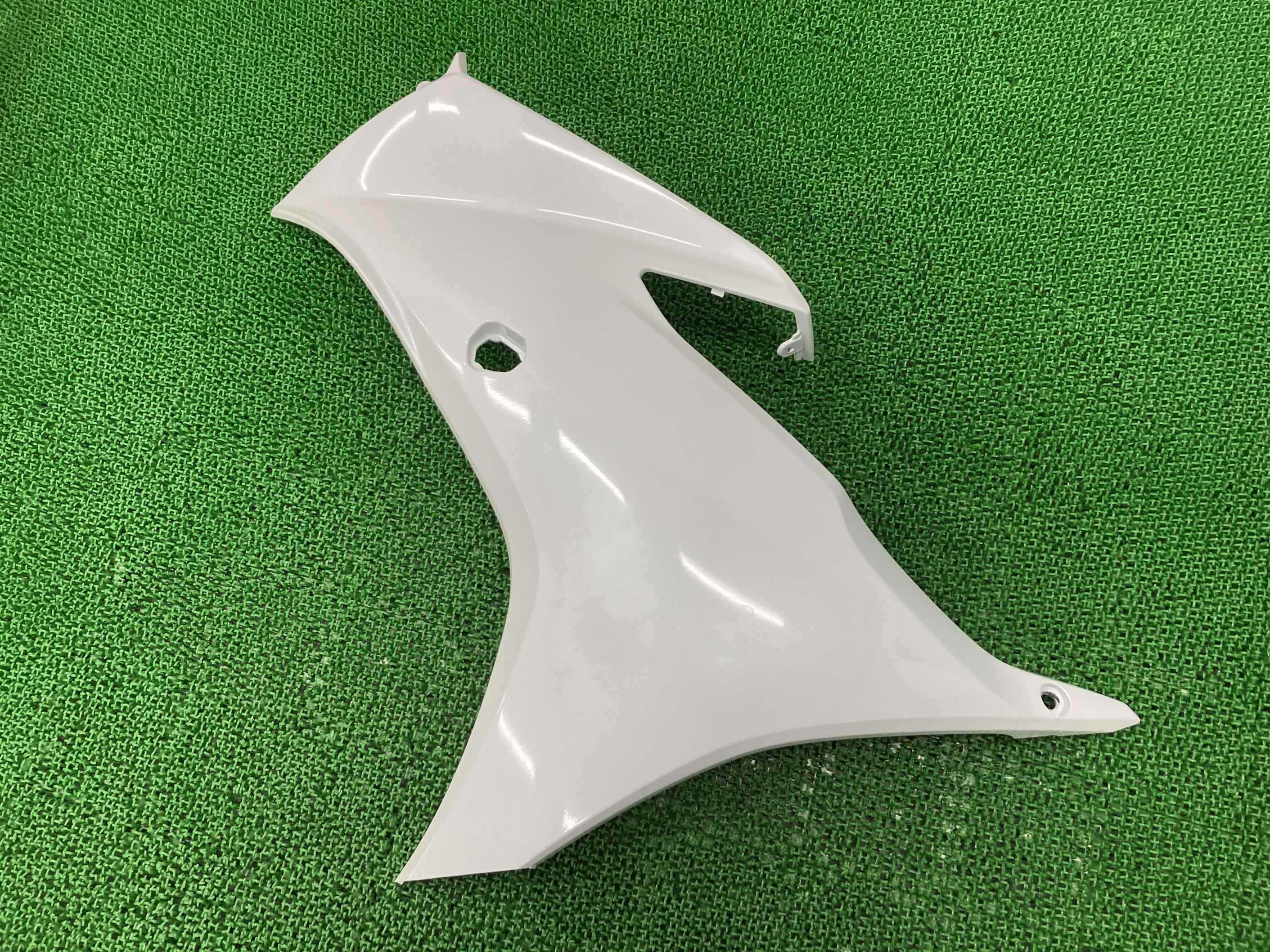 GSX-R125 サイドカウル 左 パール スズキ 純正 バイク 部品 DL33B ミドルカウル 修復素材に コケキズ無し 品薄 車検 Genuine 【中古】 1
