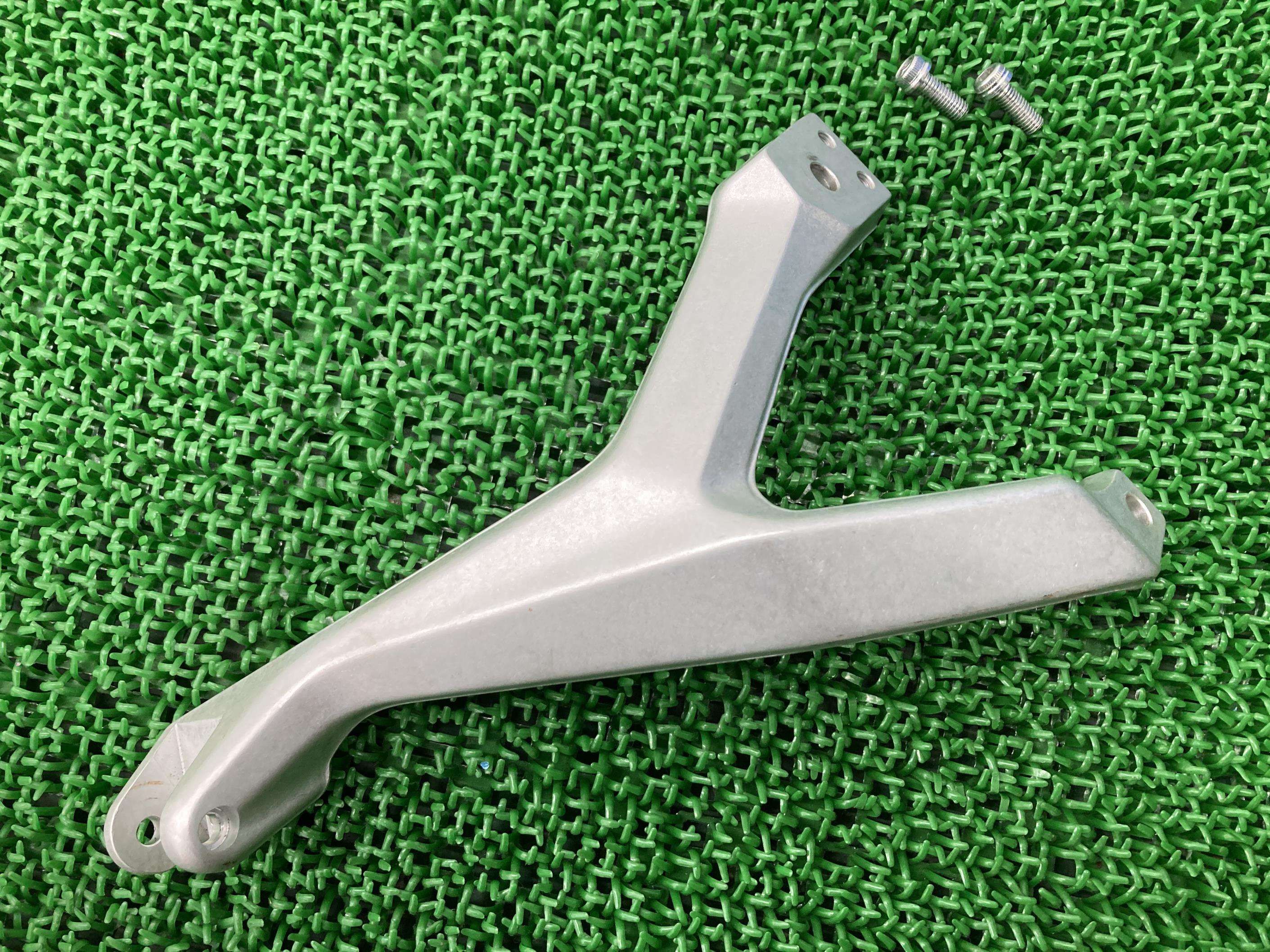 899パニガーレ タンデムステップホルダー 右 ドゥカティ 純正 バイク 部品 1199パニガーレ 959パニガーレ コンディション良好 車検 Genuine 【中古】 62