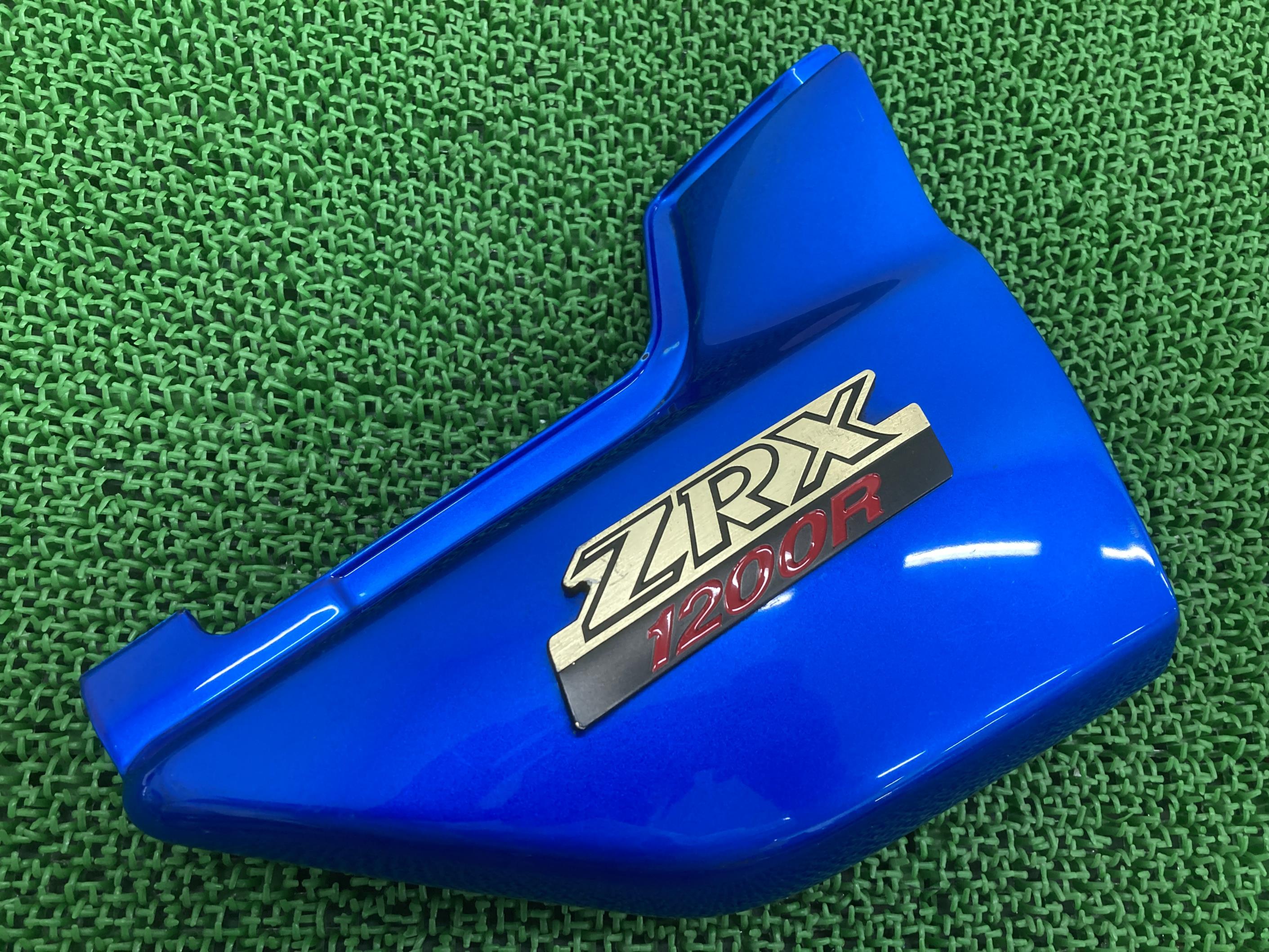ZRX1200R サイドカバー 右 青M カワサキ 純正 バイク 部品 ZR1200A ZRT20A 修復素材に コケキズ無し 品薄 車検 Genuine 【中古】 79|ティーエスパーツ 店