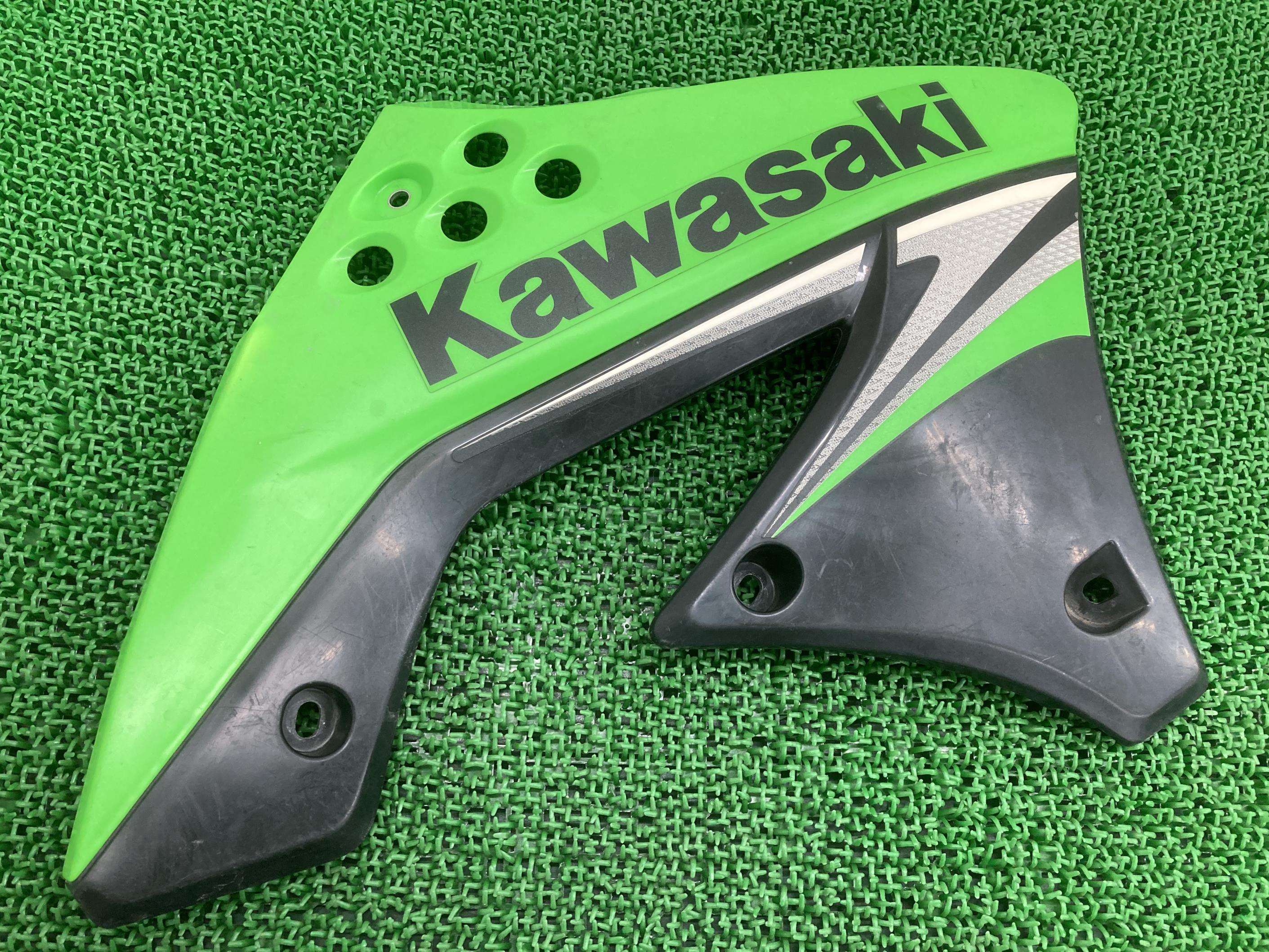 KX250F シュラウド 右 緑/黒 カワサキ 純正 バイク 部品 KX250W 08年モデル サイドカバー 割れ欠け無し 品薄 車検 Genuine 【中古】 67｜ティーエスパーツ　店 7,560円