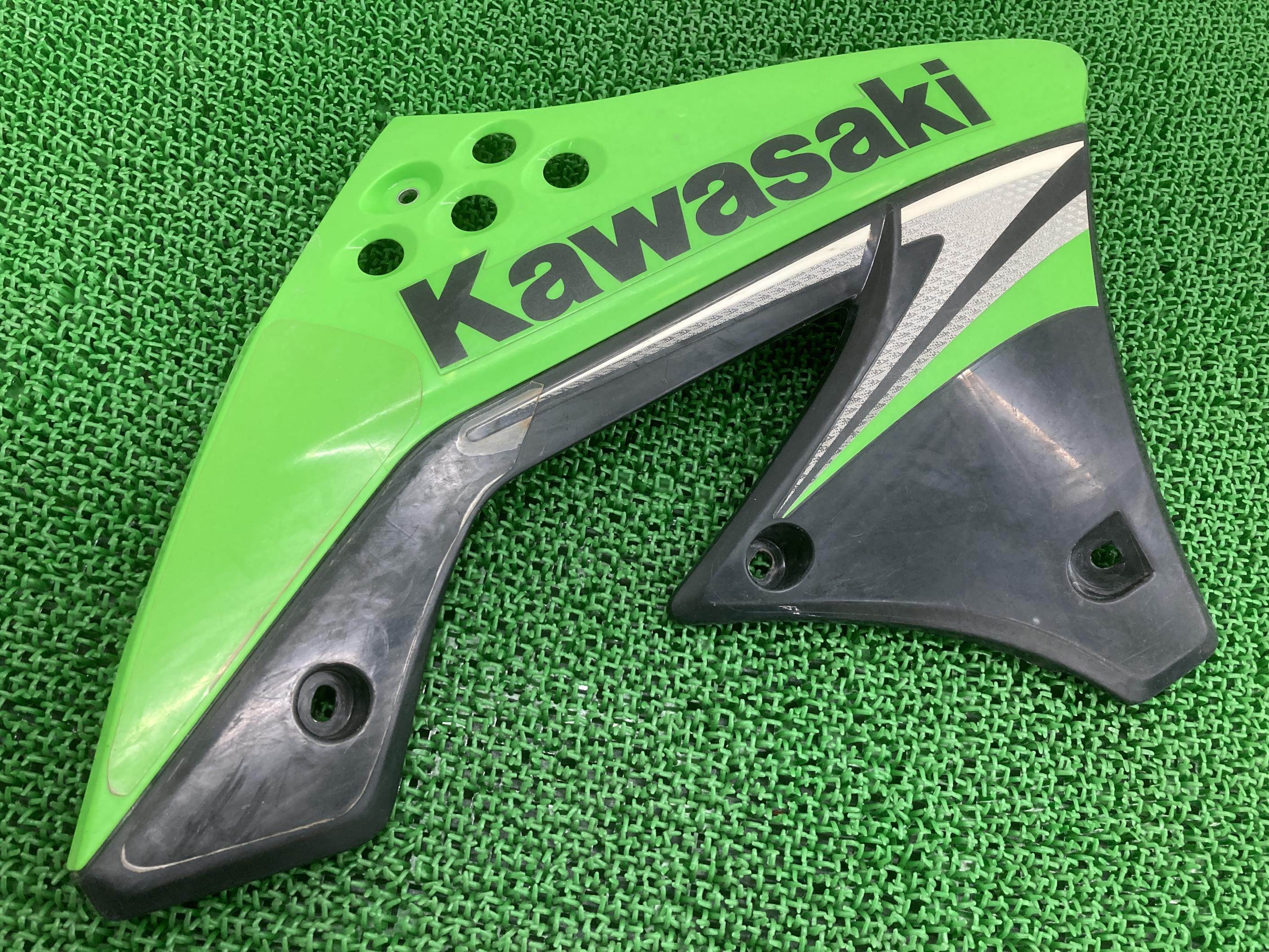 KX250F シュラウド 右 緑/黒 カワサキ 純正 バイク 部品 KX250W 08年モデル サイドカバー 割れ欠け無し 希少品 車検 Genuine 【中古】 66|ティーエスパーツ 店