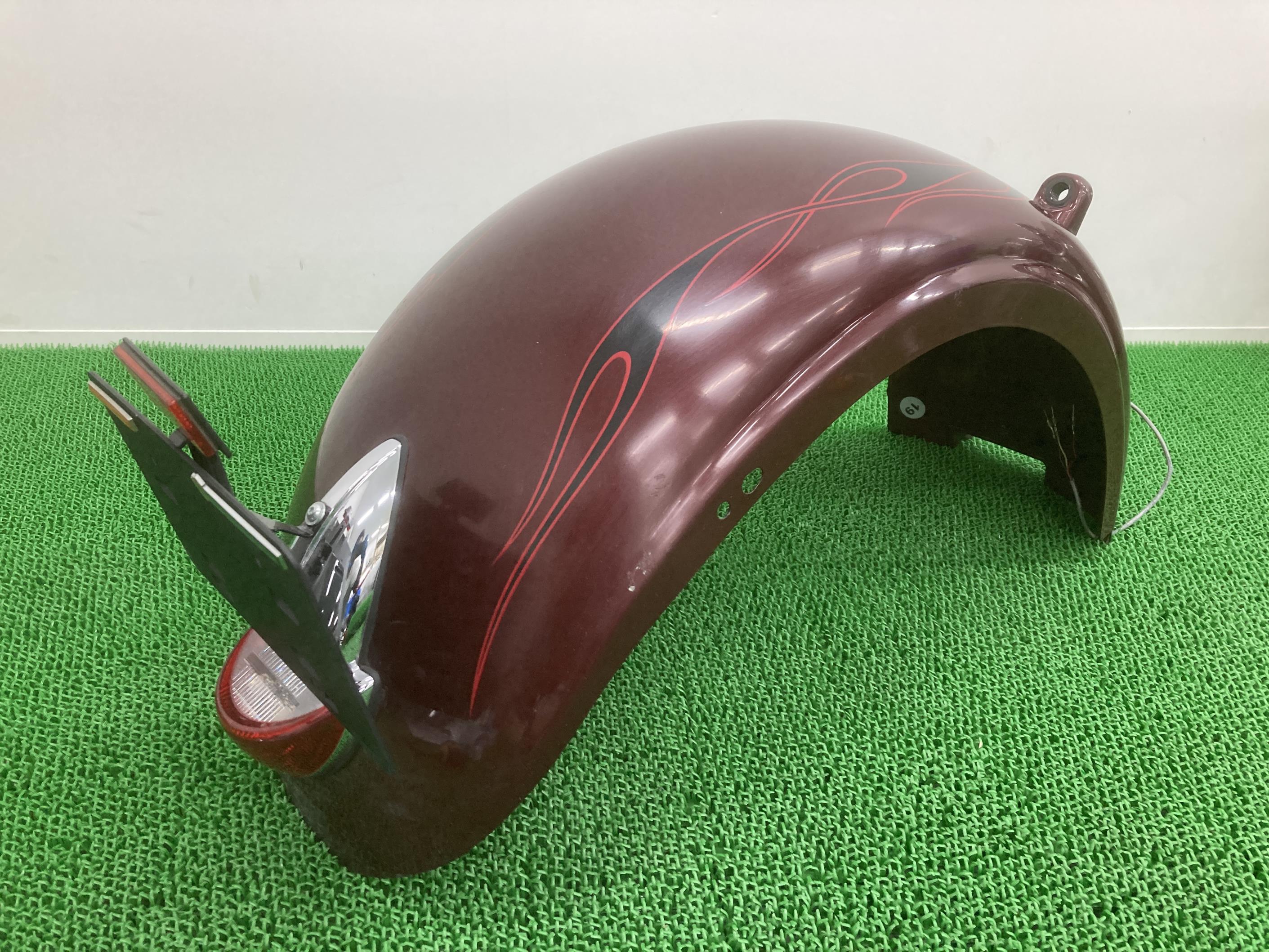 FXCWC1580リアフェンダー赤M5HD1KB41X9Y601***ハーレー純正バイク部品ソフテイルロッカーCテールランプナンバーステー付き凹み無し品薄車検Genuine【中古】 86｜ティーエスパーツ　店