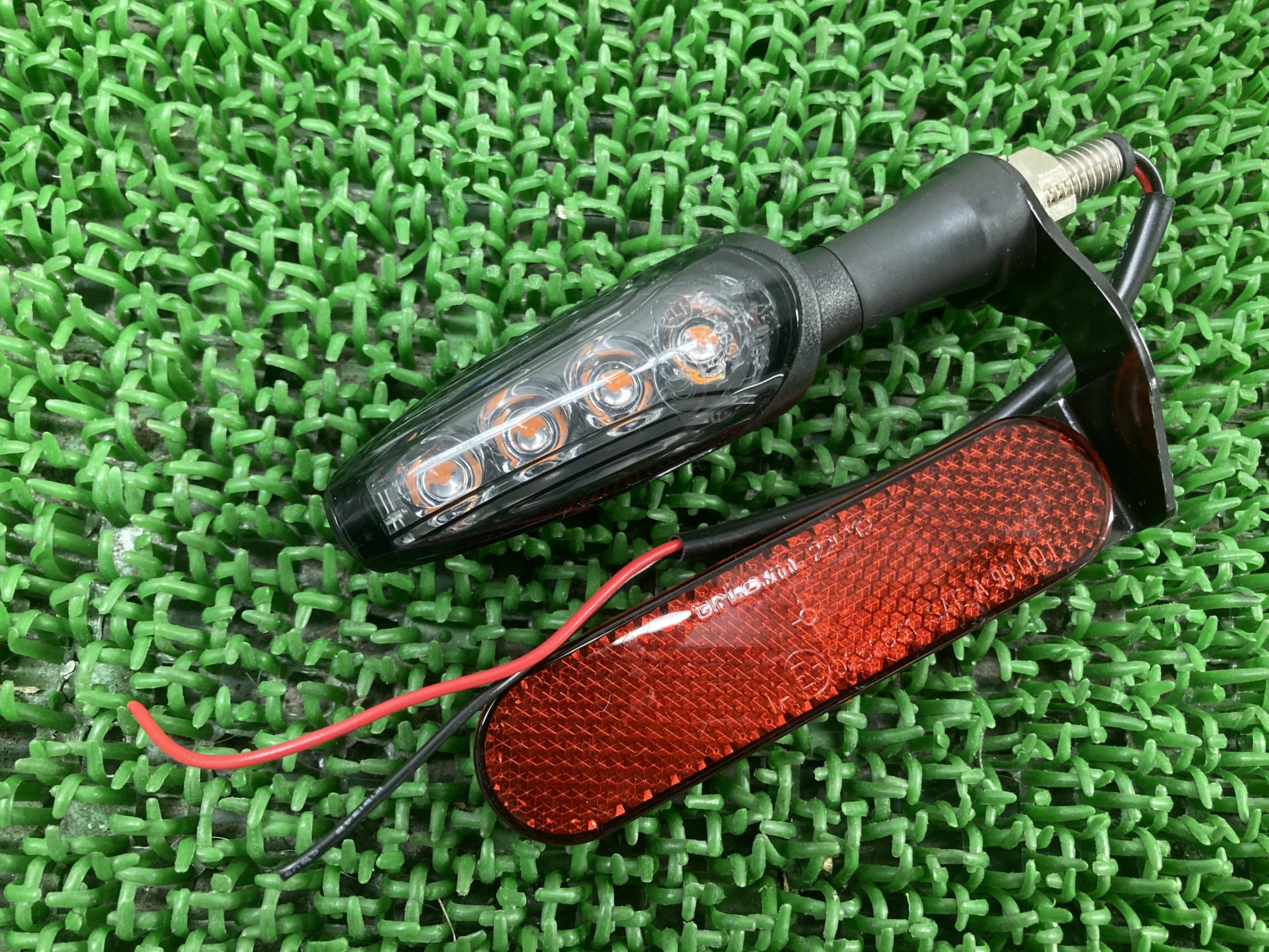カンナムレイカー600リアウインカー左3JB2FEF12PJ001***BRP純正バイク部品Can-AmRykerリフレクター反射板綺麗良品車検Genuine【中古】 88