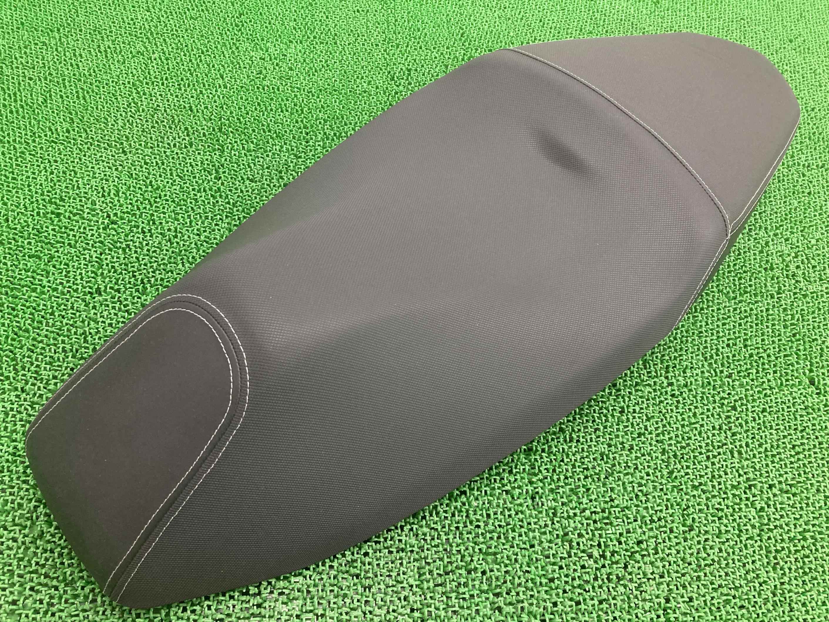 PCX125 シート JF56-1017*** ホンダ 純正 バイク 部品 JF56 カスタム素材に 破れ無し 品薄 希少品 車検 Genuine 【中古】 97｜ティーエスパーツ　店
