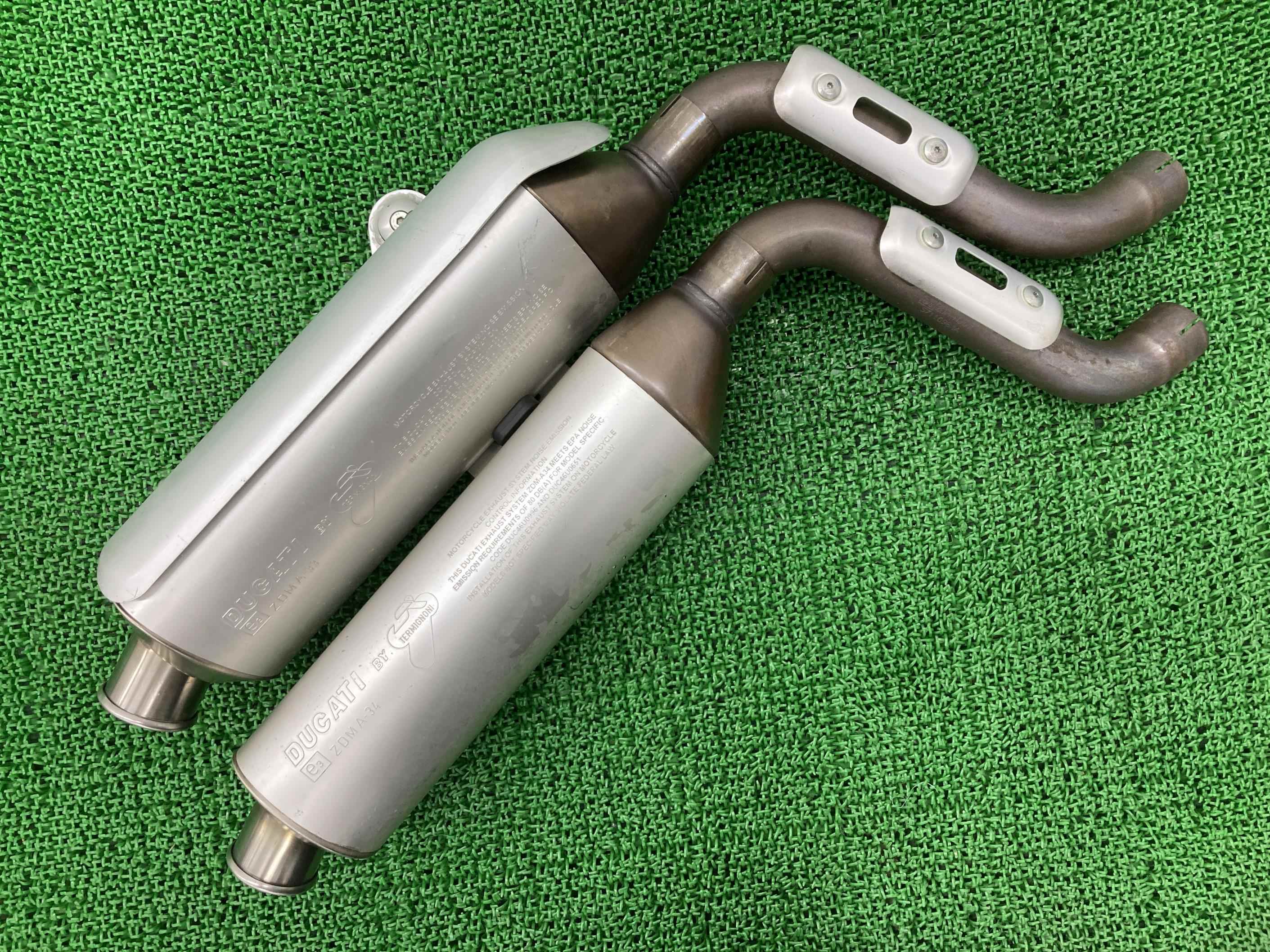 MS2R サイレンサーマフラー ドゥカティ 純正 バイク 部品 573.1.077.2A 573.1.078.2A モンスターS2R S4RSテスタストレッタ ヒートガード 車検 Genuine 【中古】 29 21,312円