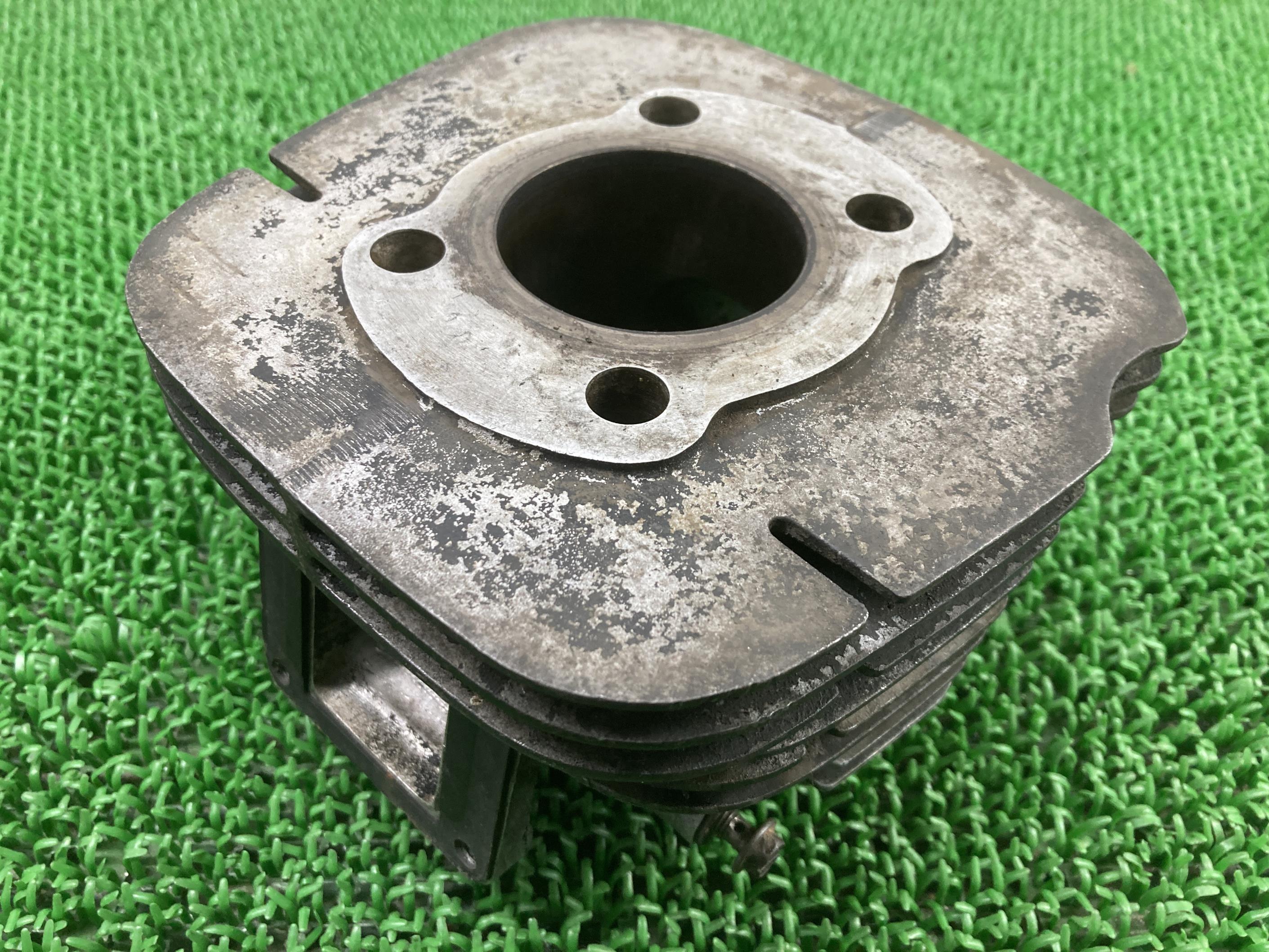 AT125エンジンシリンダーヤマハ純正バイク部品AT1シリンダーヘッド割れ欠け無し品薄希少品車検Genuine【中古】 81｜ティーエスパーツ　店