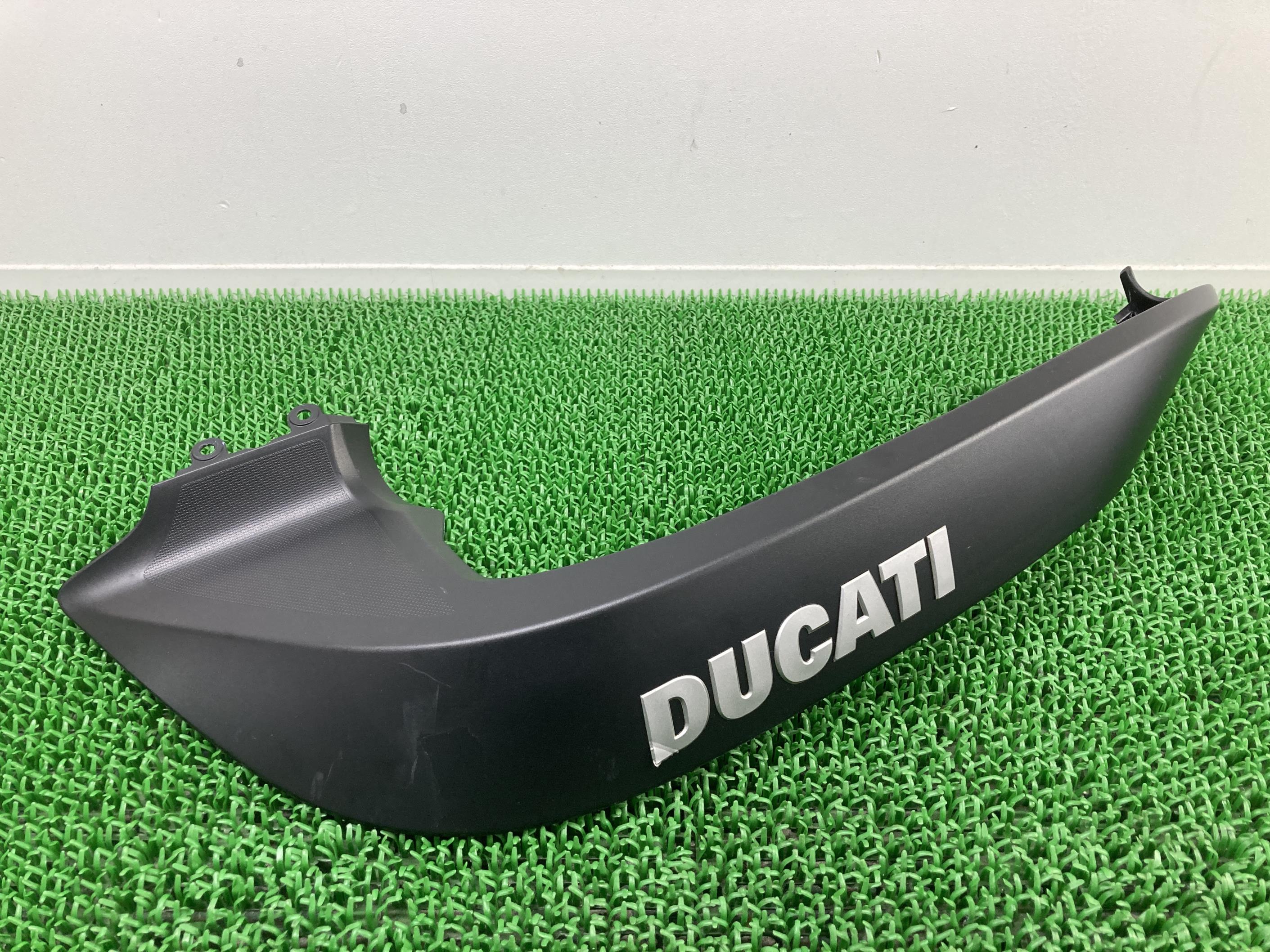 ムルティストラーダ1260 フロントサイドカバー 右 ドゥカティ 純正 バイク 部品 Multistrada 割れ欠け無し 品薄 希少品 車検 Genuine 【中古】 62｜ティーエスパーツ　店