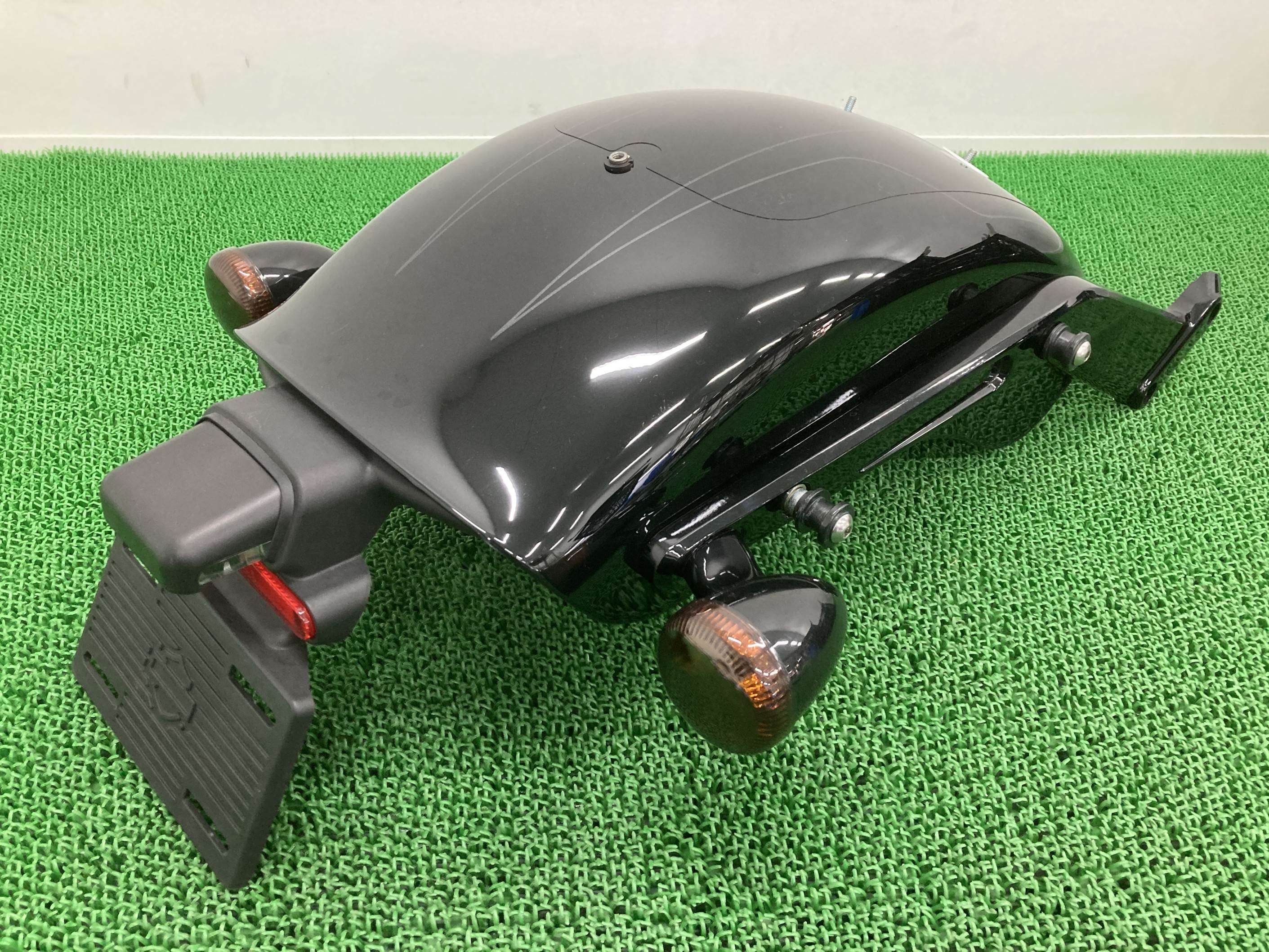FXBRS1870リアフェンダー黒ハーレー純正バイク部品22年モデルソフテイルブレイクアウト114ステー付き修復素材に車検Genuine【中古】 92