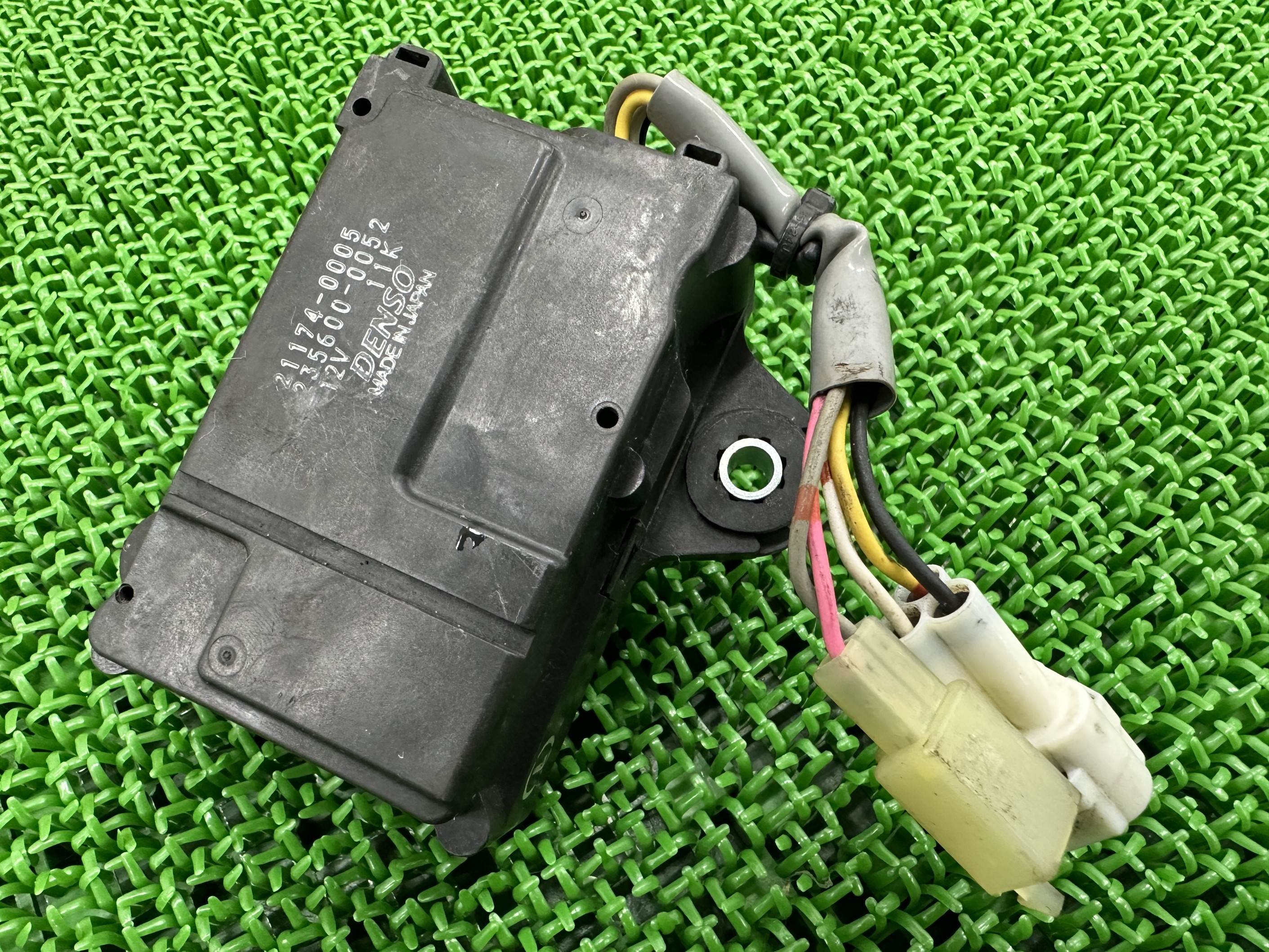 ZX-10R 排気バルブモーター カワサキ 純正 バイク 部品 04年～ エキゾーストコントローラー 排気デバイス サーボモーター 割れ欠け無し 車検 Genuine 【中古】 1｜ティーエスパーツ　店