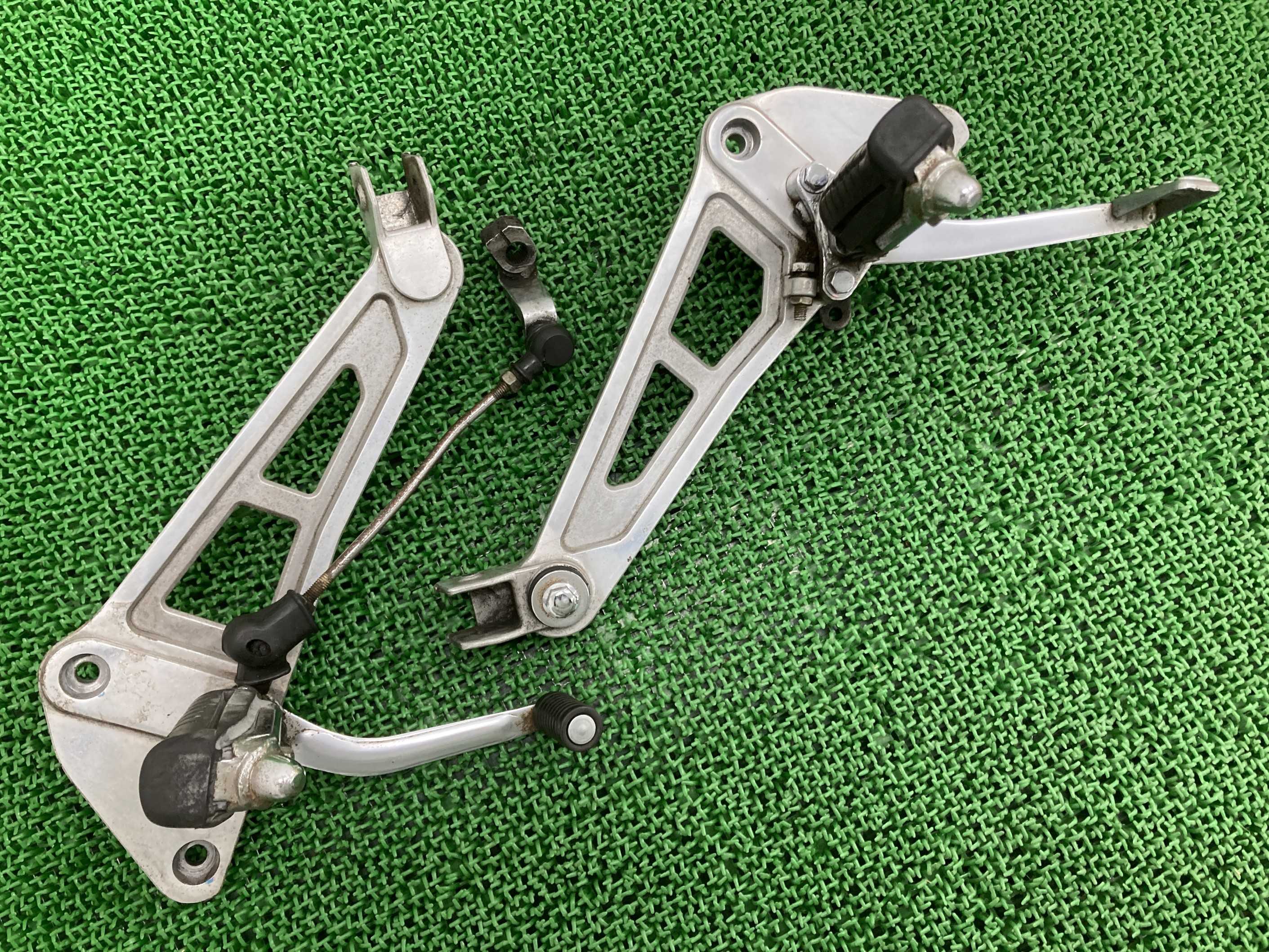 GB250クラブマン ステップ 左右 ホンダ 純正 バイク 部品 MC10 修復素材に シフトペダル ブレーキペダル コケキズ無し 車検 Genuine 【中古】 62