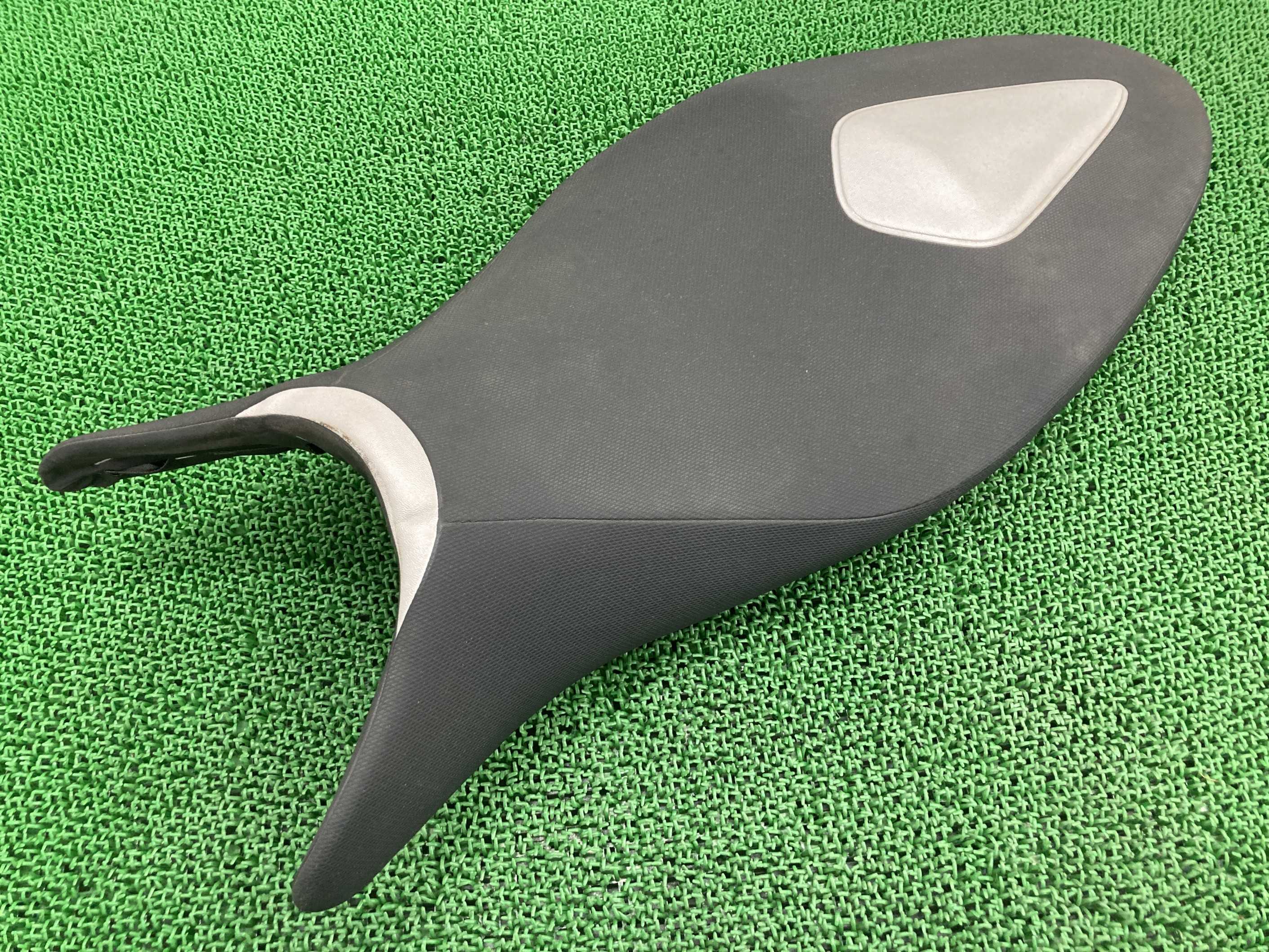 グラディウス400 シート スズキ 純正 バイク 部品 VK58A GLADIUS 破れ無し 品薄 希少品 車検 Genuine 【中古】 19|ティーエスパーツ 店