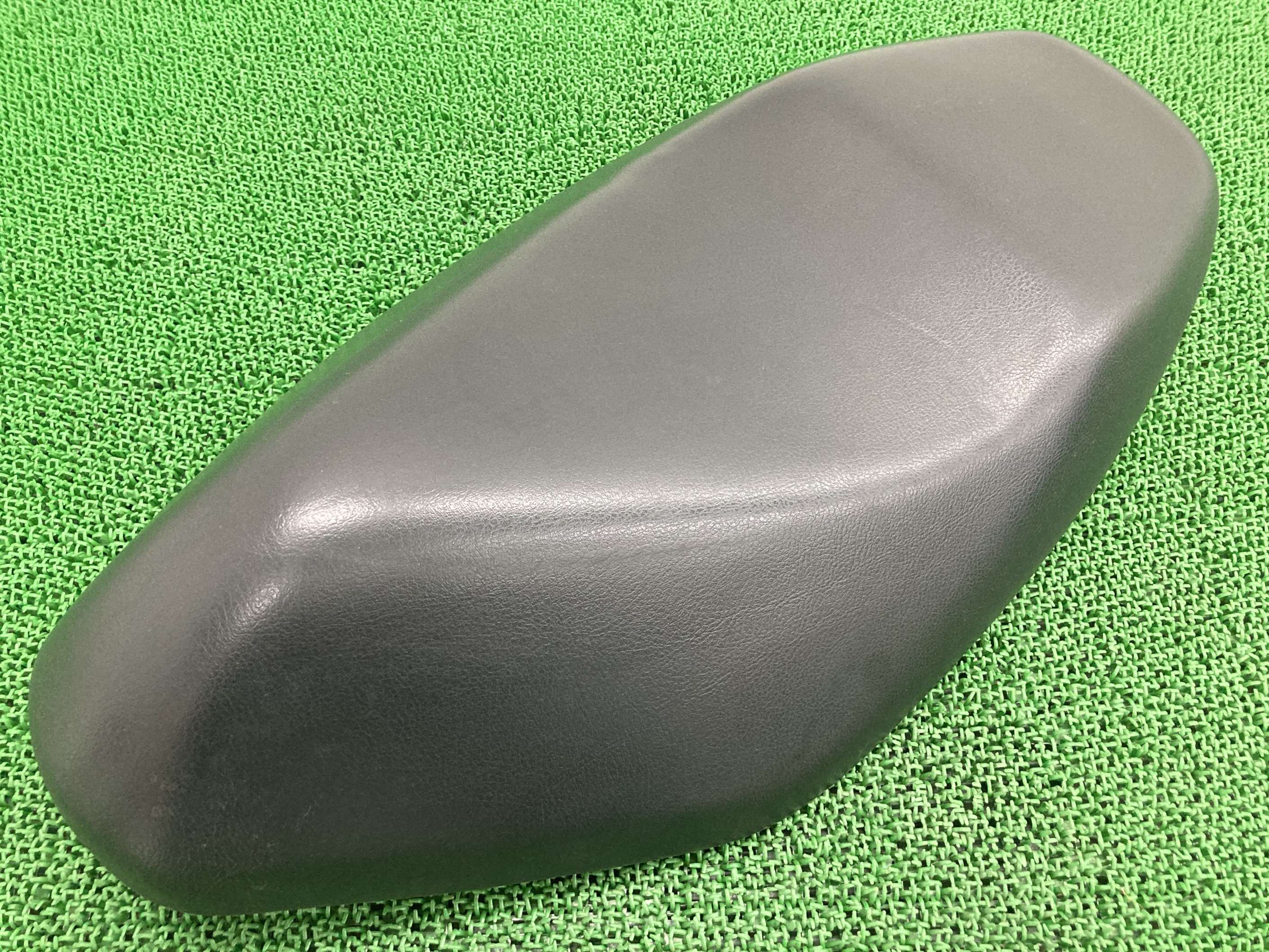 アドレスV125S シート スズキ 純正 バイク 部品 CF4MA 修復素材や張り替えベースに 品薄 希少品 車検 Genuine 【中古】 18｜ティーエスパーツ　店