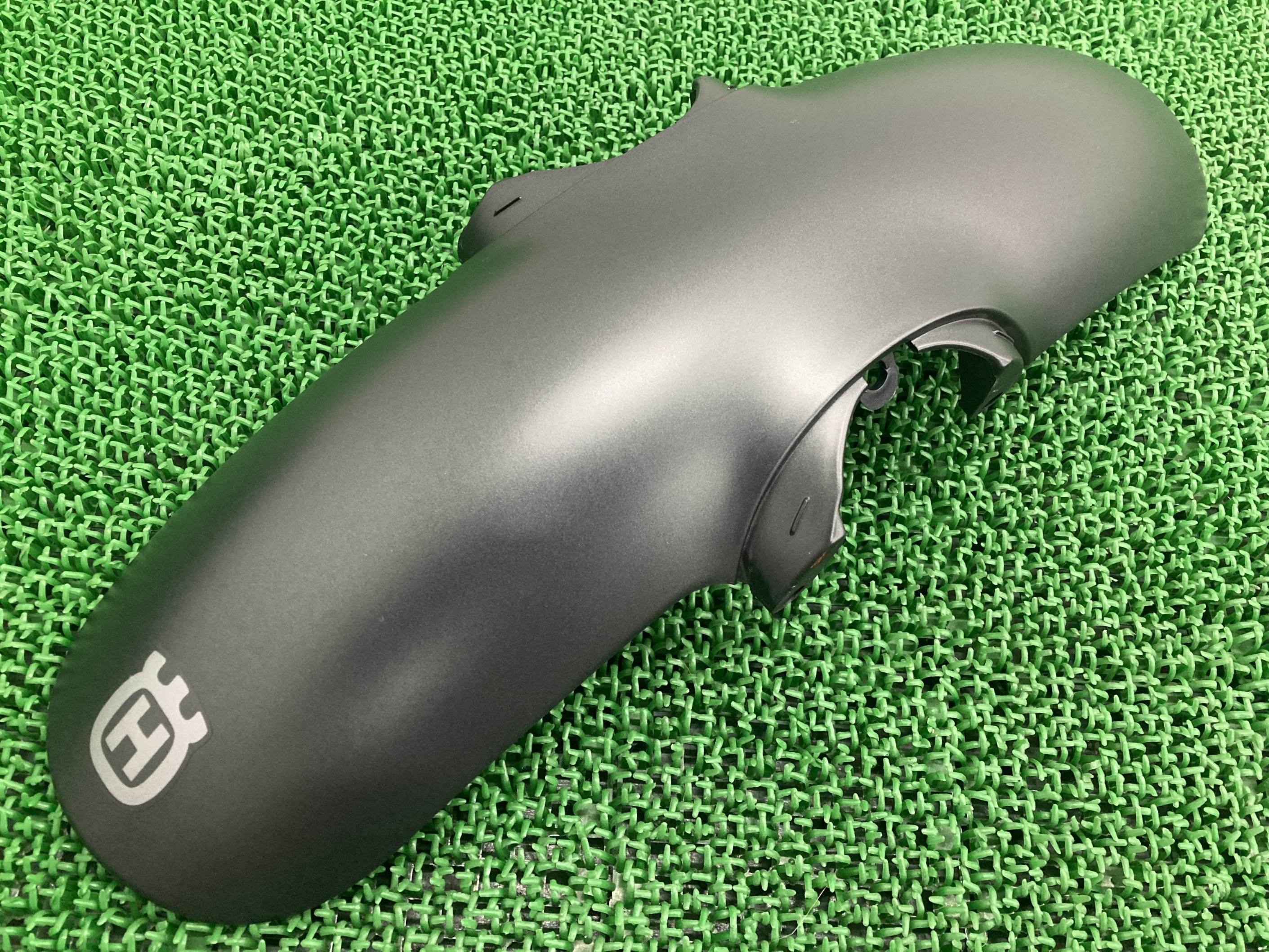 スヴァルトピレン401 フロントフェンダー ガンM ハスクバーナ 純正 バイク 部品 スヴァルトピレン250 綺麗 良品 割れ欠け無し 品薄 車検 Genuine 【中古】 73 13,536円