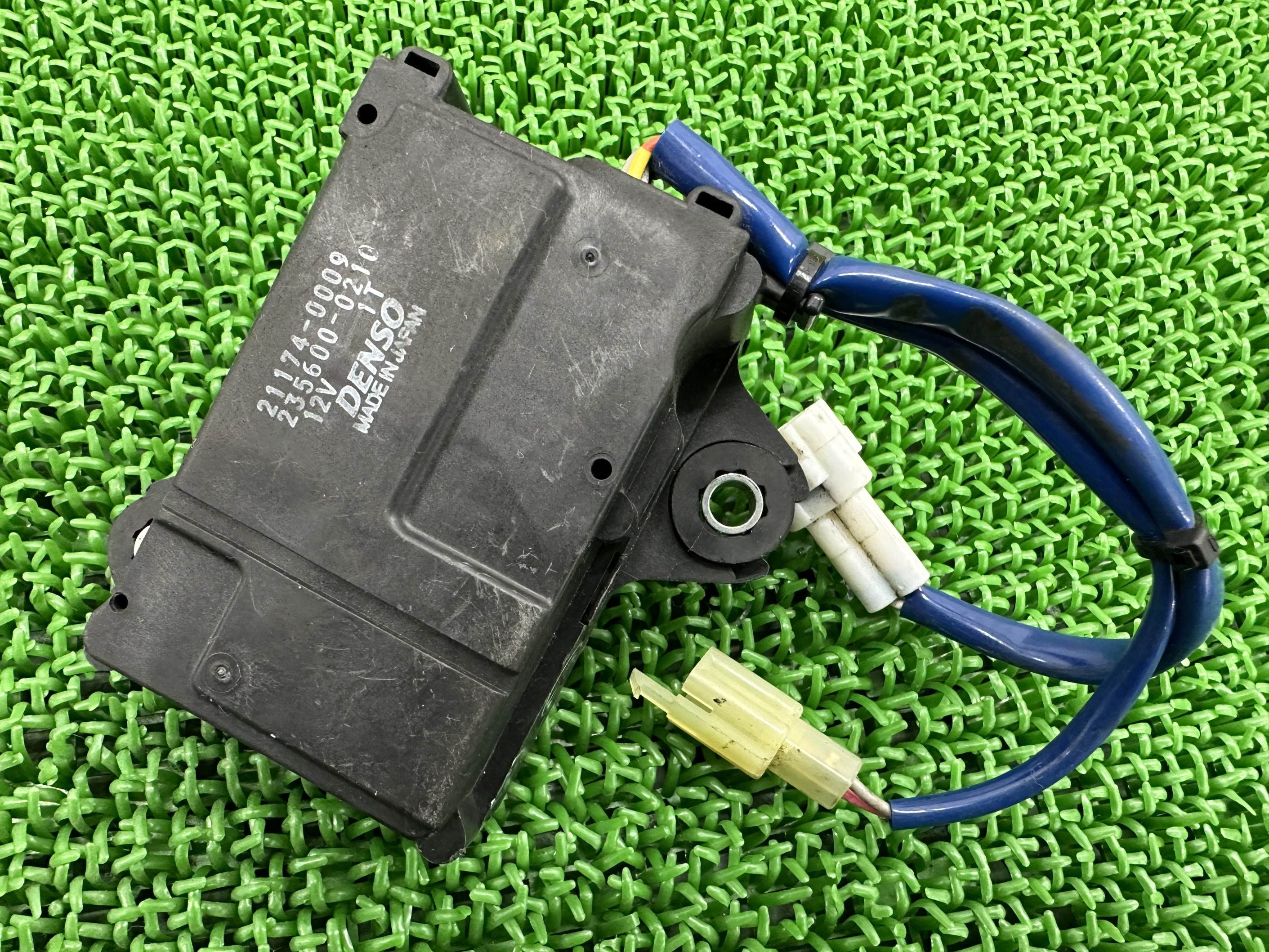 ZX-10R 排気バルブモーター カワサキ 純正 バイク 部品 16年～ZX10R エキゾーストコントローラー 排気デバイス サーボモーター 割れ欠け無し 車検 Genuine 【中古】 41