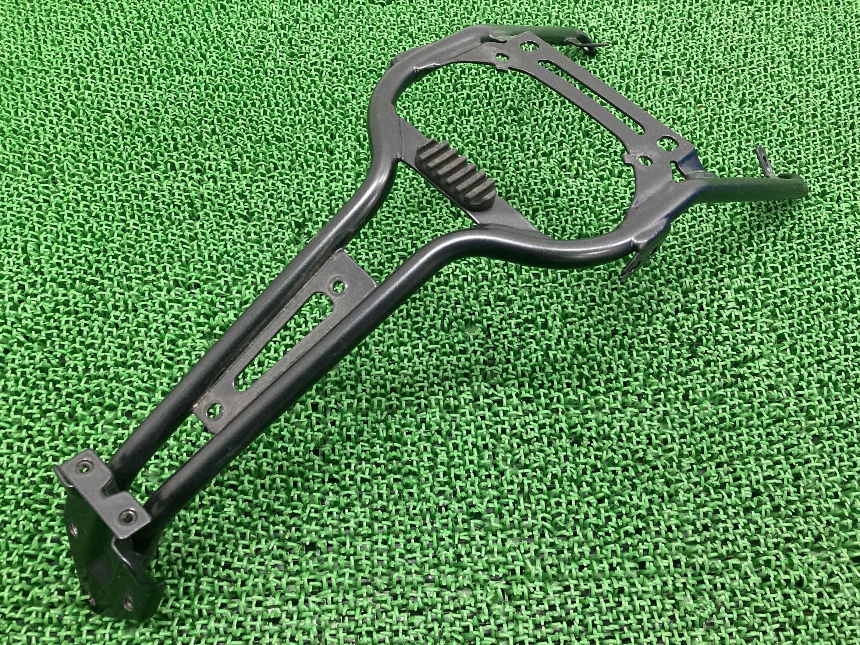スクランブラークラシック リアフェンダーレール ML0KC01JAJT001*** ドゥカティ 純正 バイク 部品 2018年式外し 曲がり無し 品薄 希少品 車検 Genuine 【中古】 38|ティーエスパーツ 店