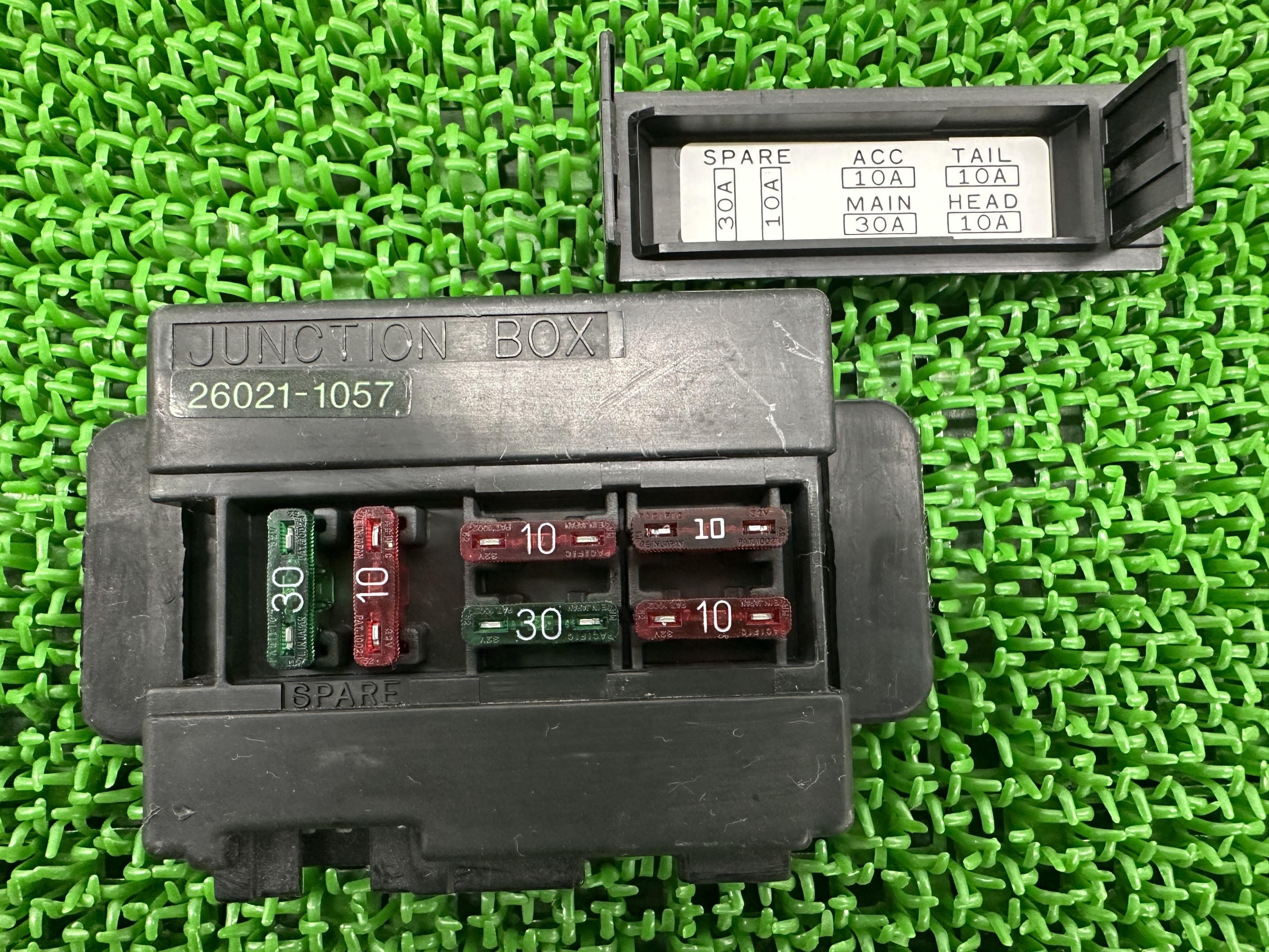 ゼファー750 純正ヒューズボックス新品未使用品 楽天市場】ゼファー750 ヒューズボックス カワサキ 純正 バイク