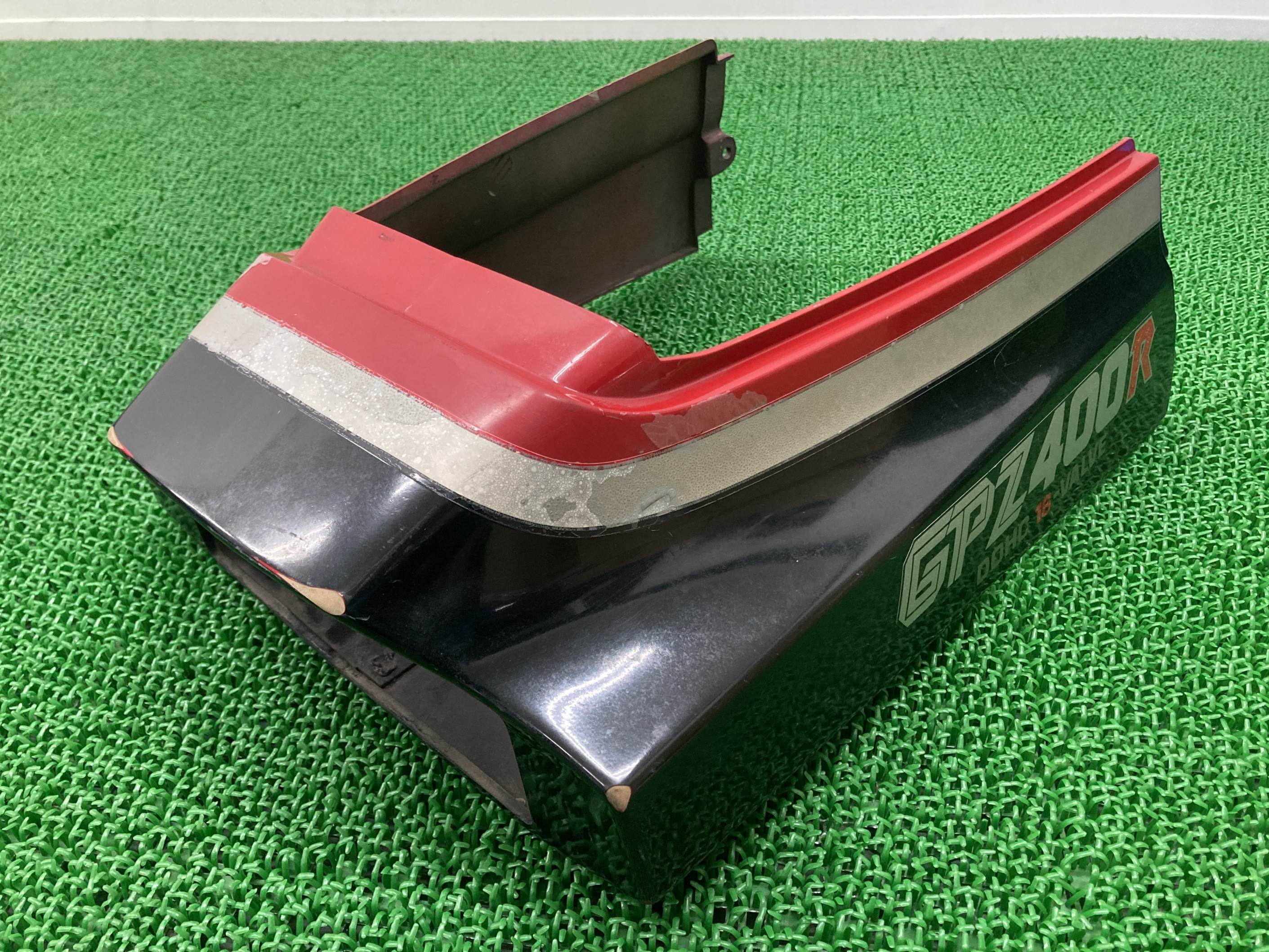 GPZ400R テールカウル 黒/赤 カワサキ 純正 バイク 部品 ZX400D 14025-1722B 14052-1722B 当時物 シートカウル ペイント素材に 車検 Genuine 【中古】 9 7,776円