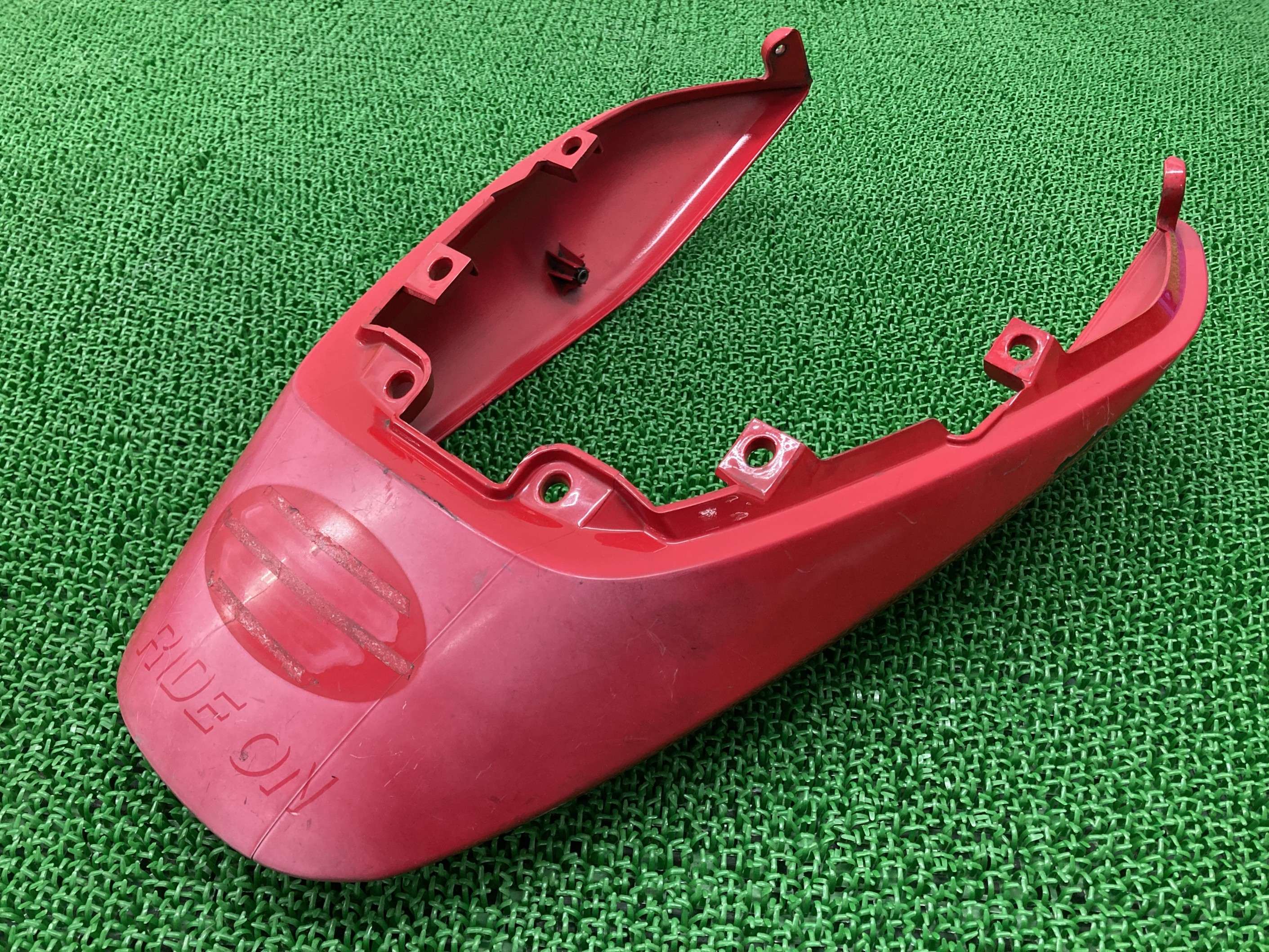 VTR250テールカウル赤ホンダ純正バイク部品MC33シートカウルペイント素材に品薄希少品車検Genuine【中古】 8