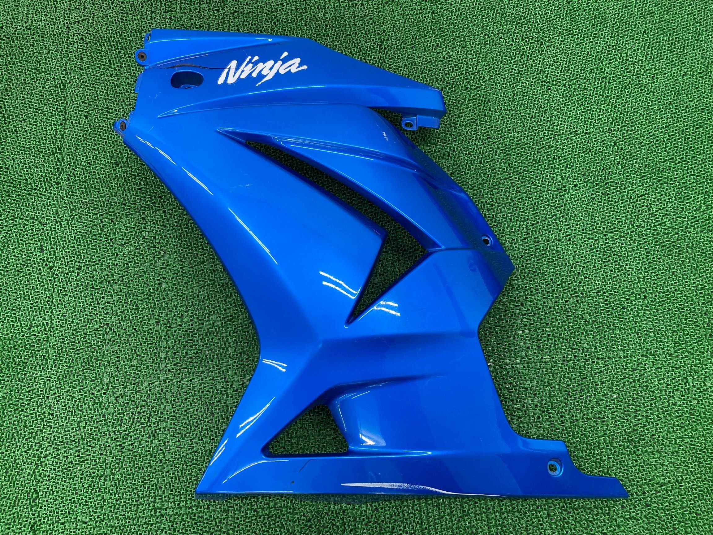 NINJA250Rサイドカウル左青Mカワサキ純正バイク部品EX250Kニンジャ250R修復素材に品薄希少品車検Genuine【中古】 52