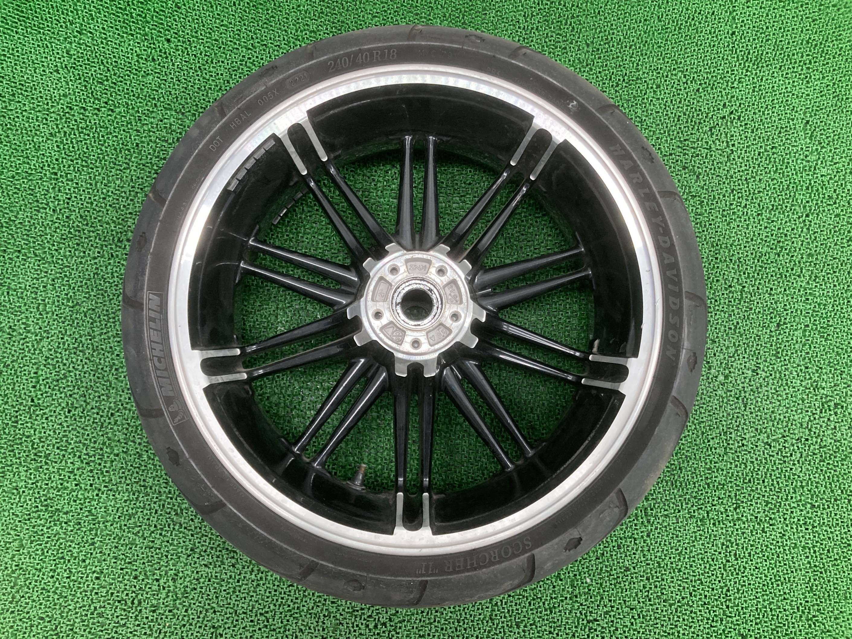 FXBRS1870 リアホイール ハーレー 純正 バイク 部品 18×8.00 ソフテイル M8 ブレイクアウト114 ペイント素材に 車検 Genuine 【中古】 Wo