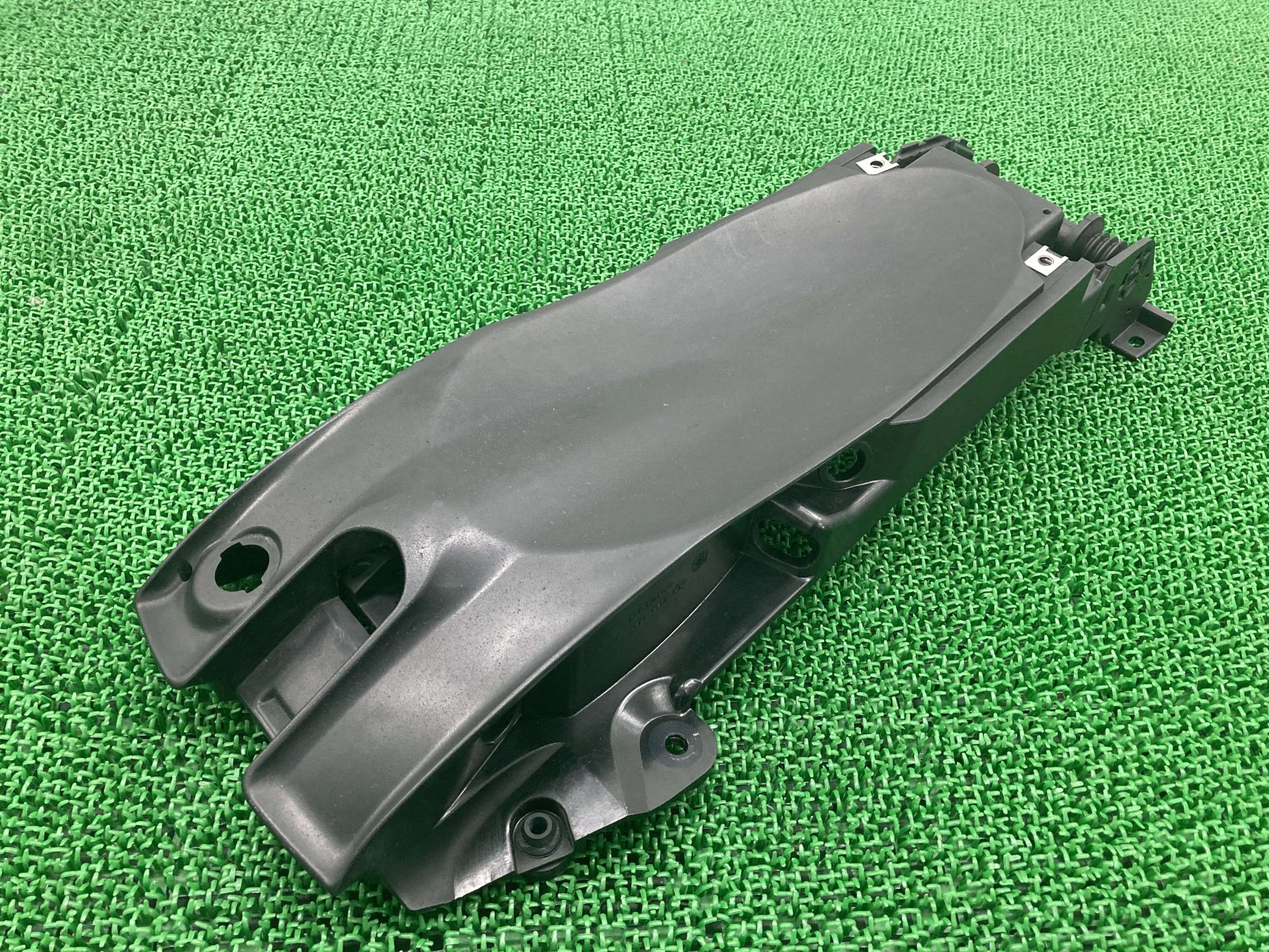 ディアベルカーボン リアフェンダー ドゥカティ 純正 バイク 部品 15-17年DiavelCarbon マッドガード インナー コンディション良好 車検 Genuine 【中古】 83｜ティーエスパーツ　店