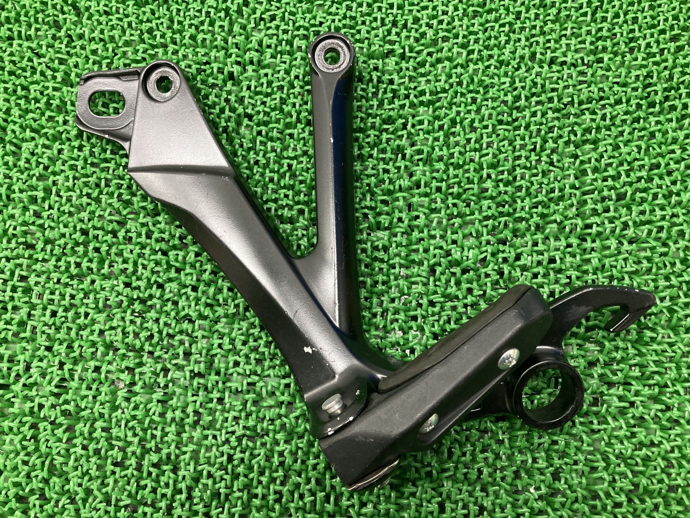 GSX1300Rハヤブサ タンデムステップ 左 スズキ 純正 バイク 部品 EJ11A ステップペグ 隼 HAYABUSA 21年～ 車検 Genuine 【中古】 4