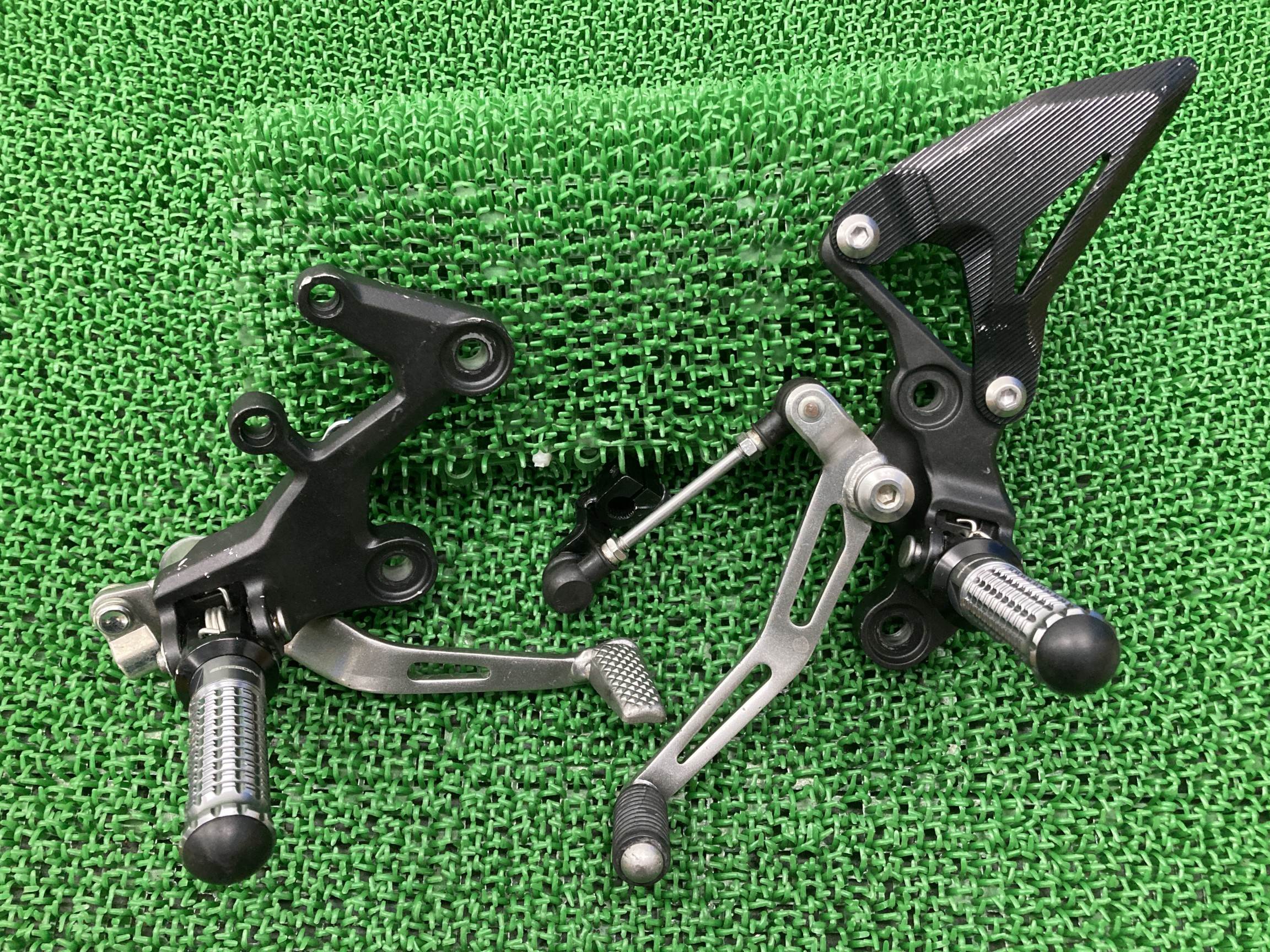 NINJA400 ステップ 左右 カワサキ 純正 バイク 部品 EX400G ニンジャ400 シフトペダル ブレーキペダル 社外スピードラ製ペグ 車検 Genuine 【中古】 3 18,834円