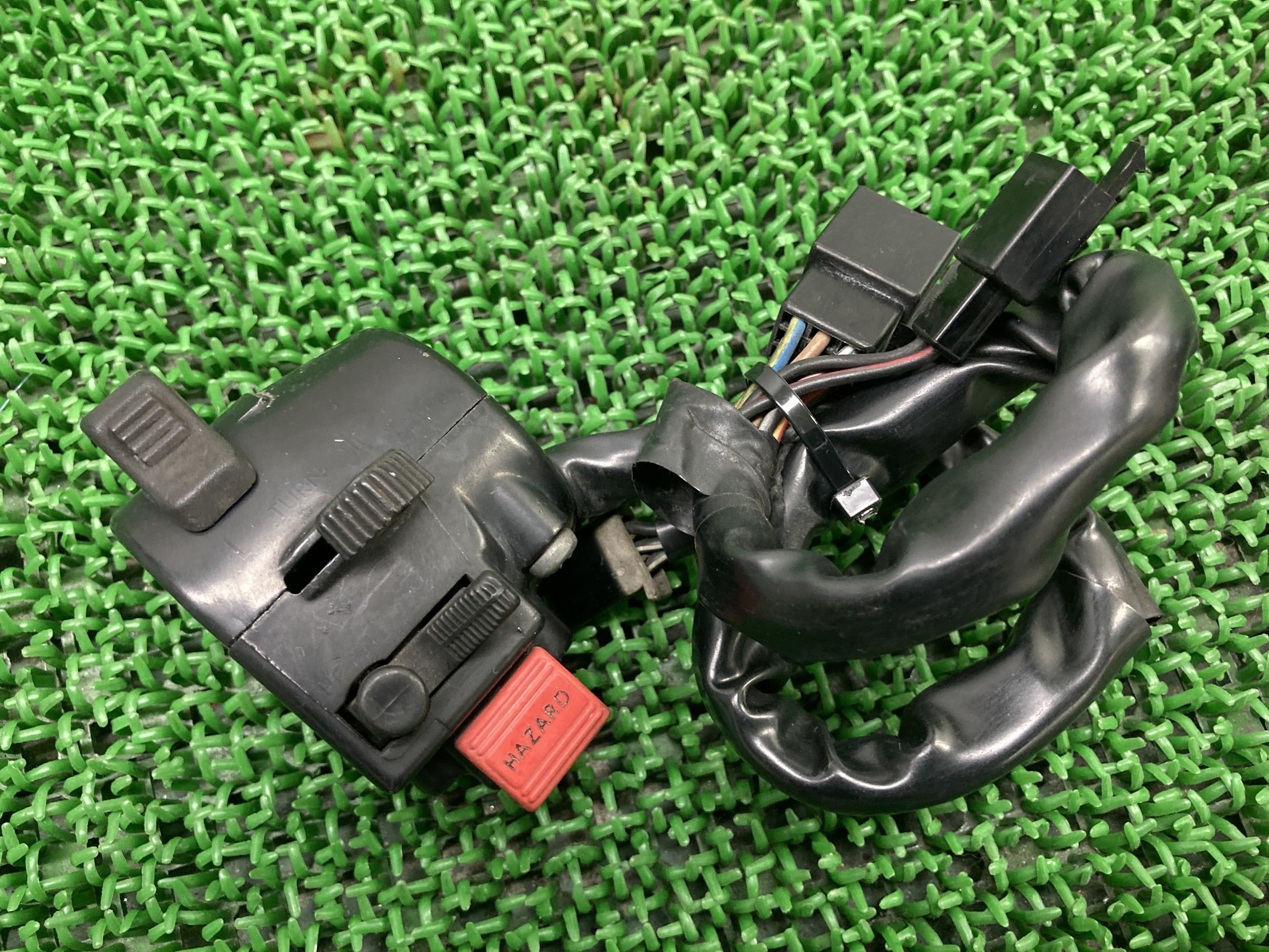 エストレヤ ハンドルスイッチ 左 カワサキ 純正 バイク 部品 BJ250A ESTRELLA エストレア スイッチボックス 割れ欠け無し 車検 Genuine 【中古】 53