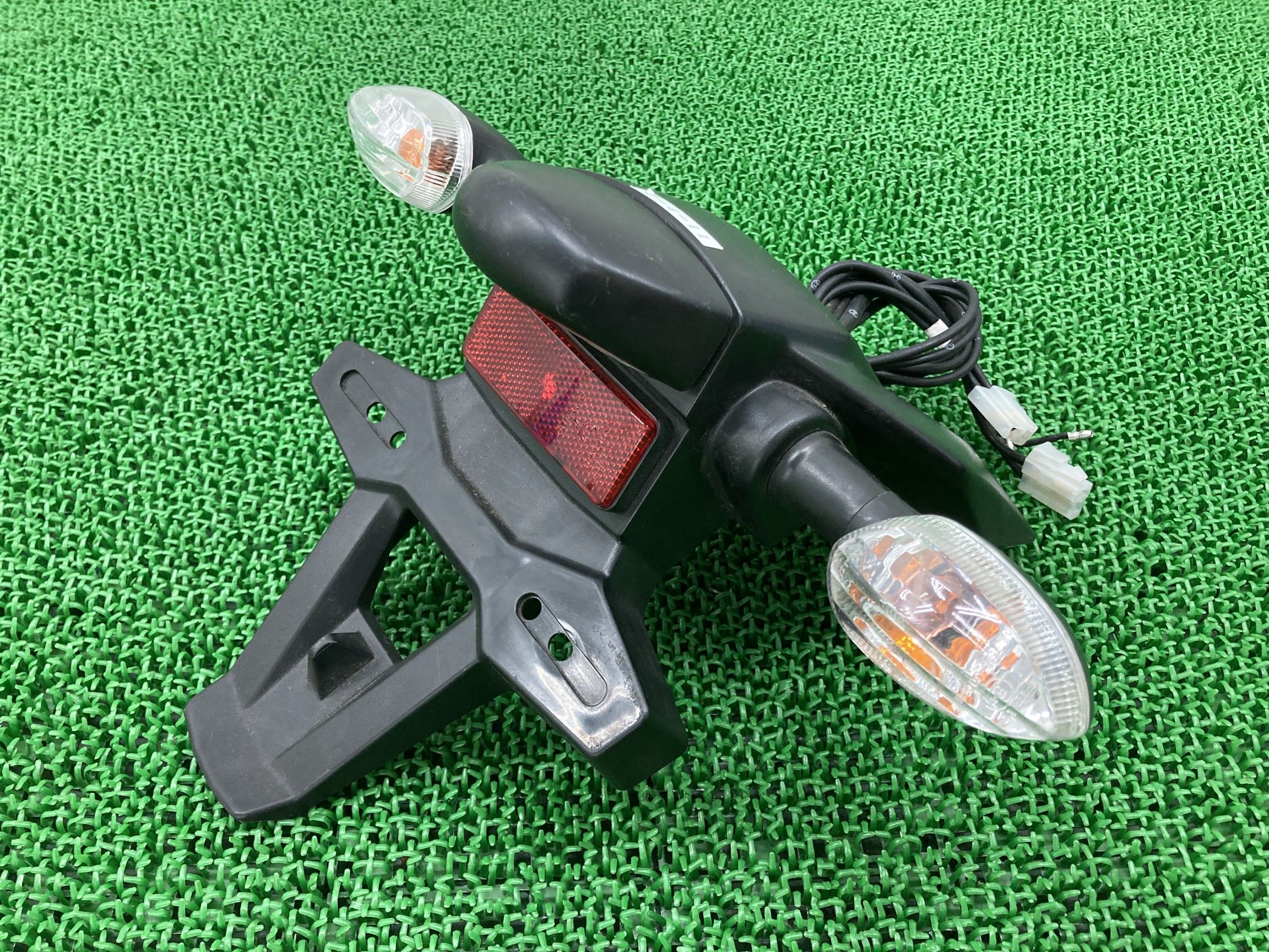 MT-09 リアフェンダー ヤマハ 純正 バイク 部品 RN34J ノーマルリアウインカー リフレクター ナンバー灯 セット 車検 Genuine 【中古】 55
