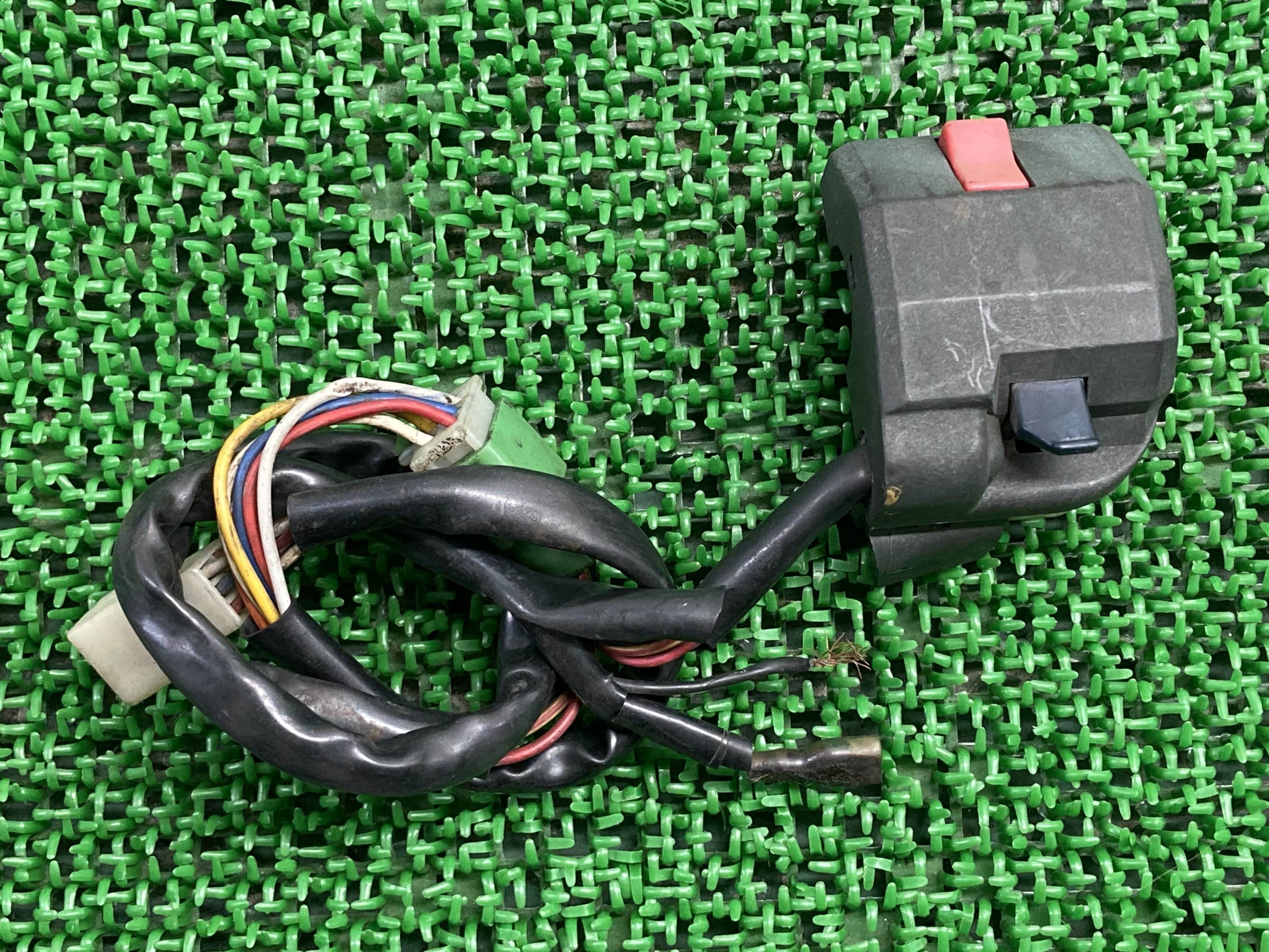 ゼファー1100ハンドルスイッチ右カワサキ純正バイク部品ZR1100AZRT10AZEPHYR1100スイッチボックス修復素材に割れ欠け無し車検Genuine【中古】 87