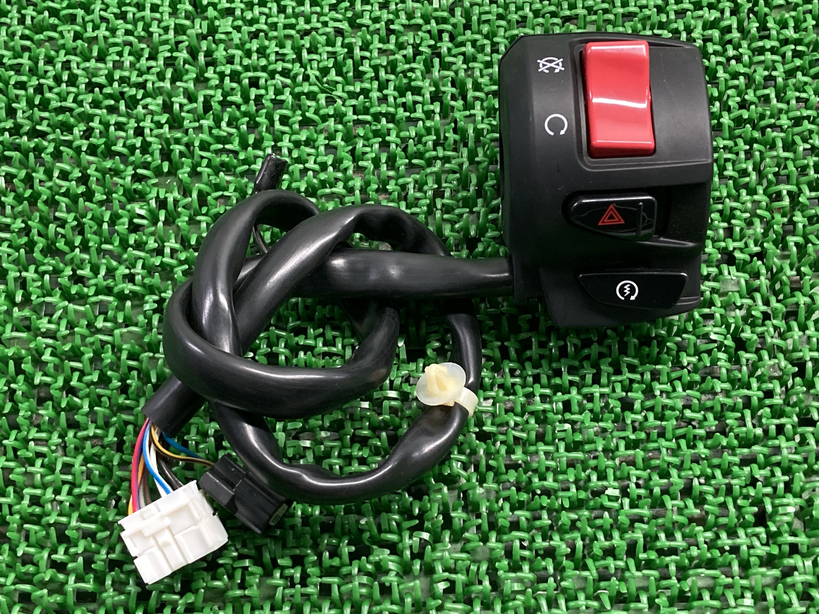 楽天市場】ホンダ純正 FORZA フォルツァ MF13 右ハンドル