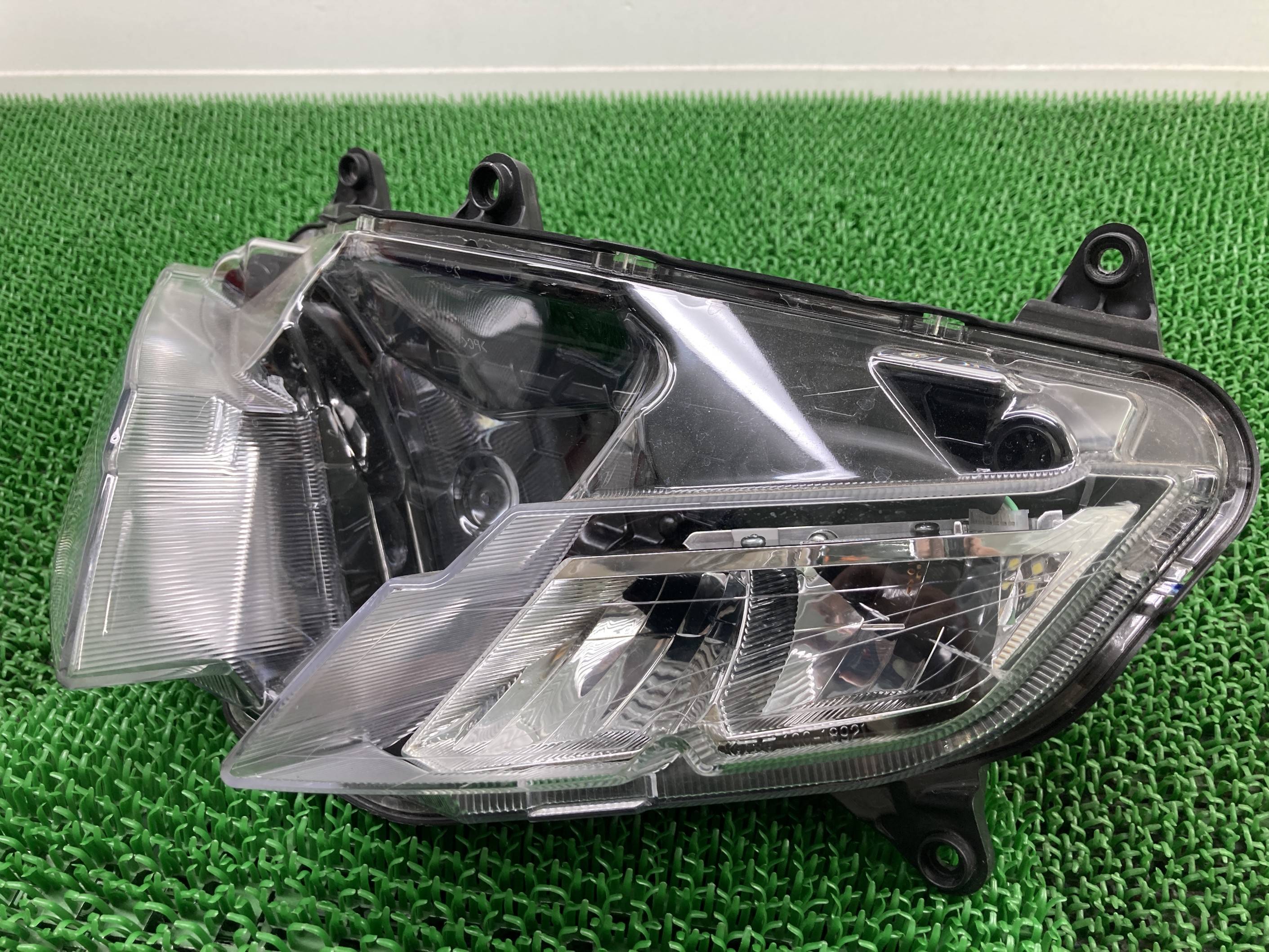 YZF-R15 ヘッドライト 100-18921 ヤマハ 純正 バイク 部品 BK6 17-20年 YZF-R125 割れ欠け無し 品薄 車検 Genuine 【中古】 iI｜ティーエスパーツ　店