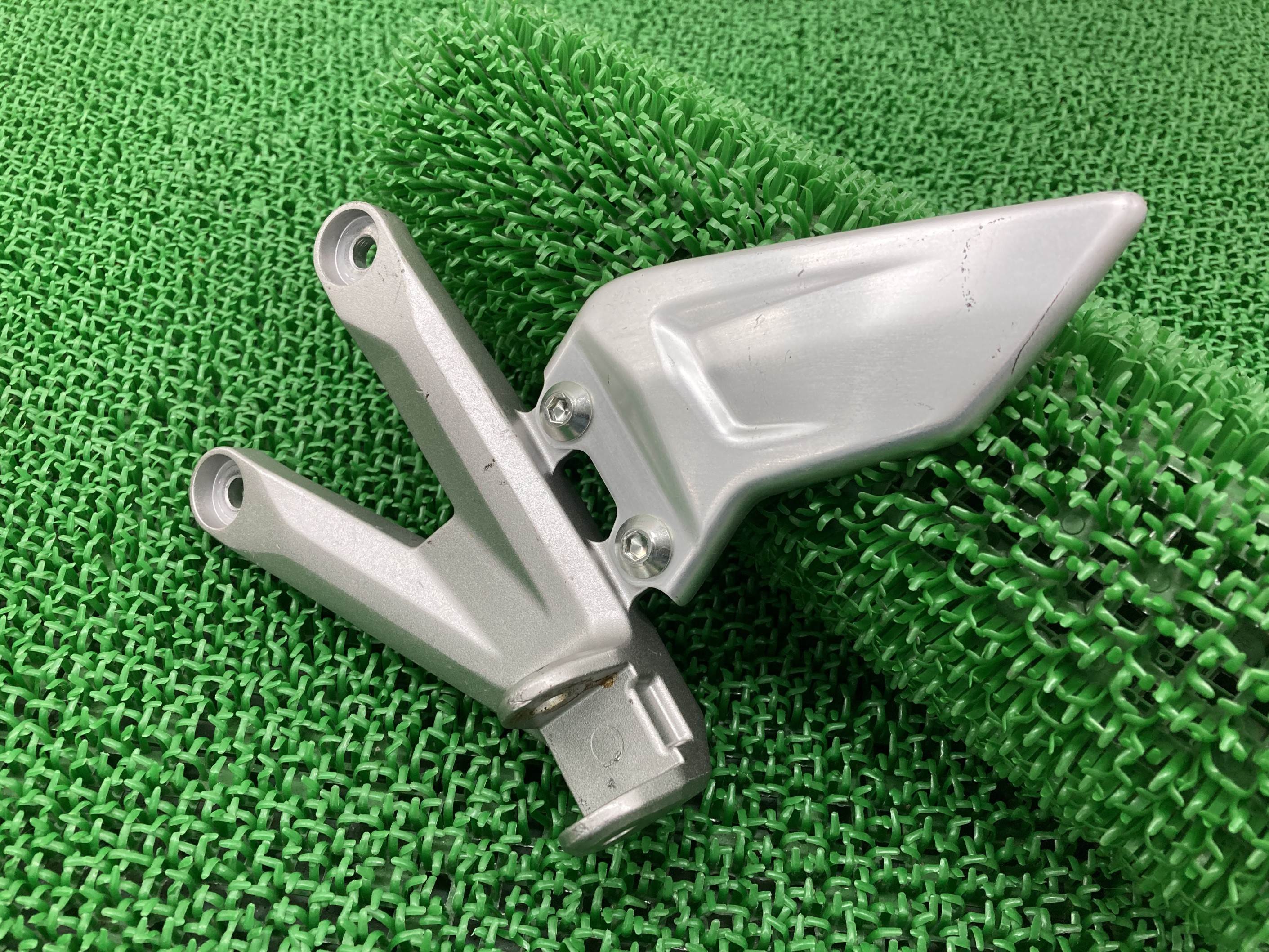 CBR1000RR-RSP ステップホルダー 左 ホンダ 純正 バイク 部品 NC25 RC31 ファイヤーブレード ブレーキペダル メインステップ 車検 Genuine 【中古】 64