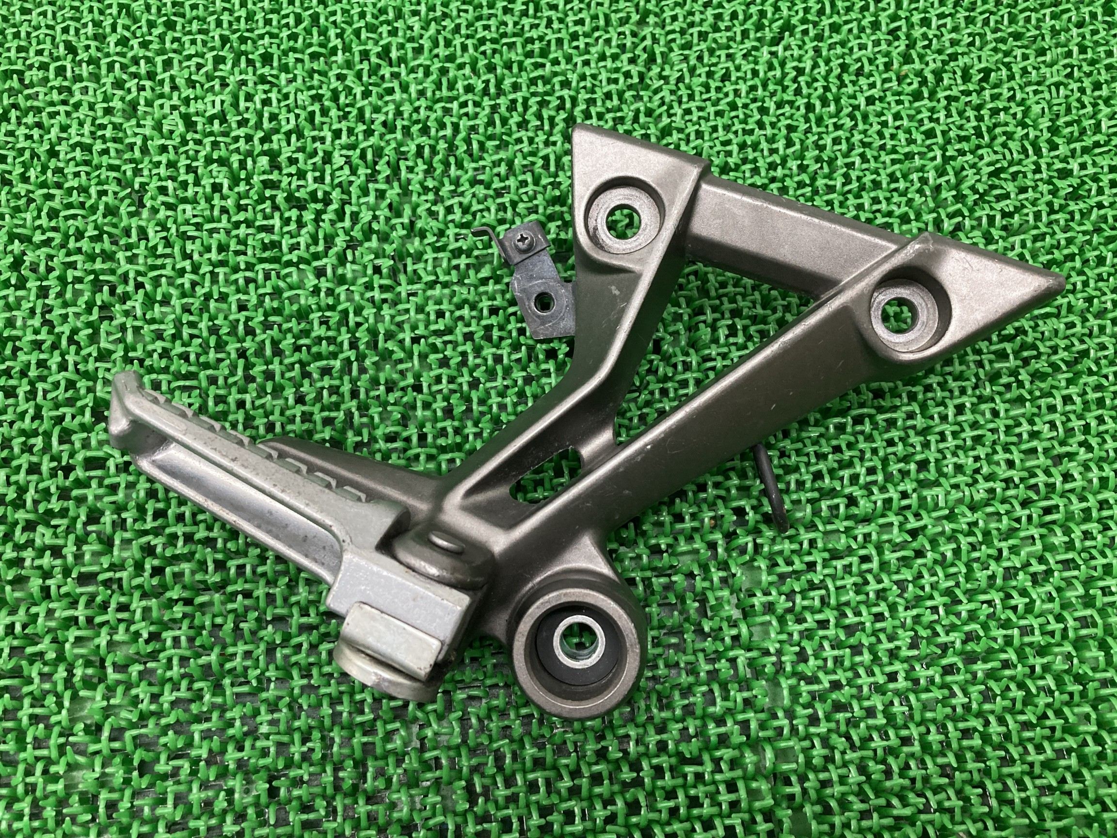 NINJA250 タンデムステップ 右 カワサキ 純正 バイク 部品 EX250L ニンジャ250 ステップペグ 曲がり無し 品薄 車検 Genuine 【中古】 68